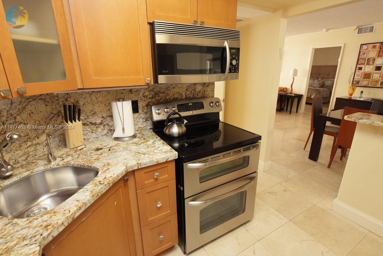 5225 Collins Ave 1208, Miami Beach, Florida 33140, 2 Bedrooms Bedrooms, ,2 BathroomsBathrooms,Residential,For Sale,5225 Collins Ave 1208,A11477463