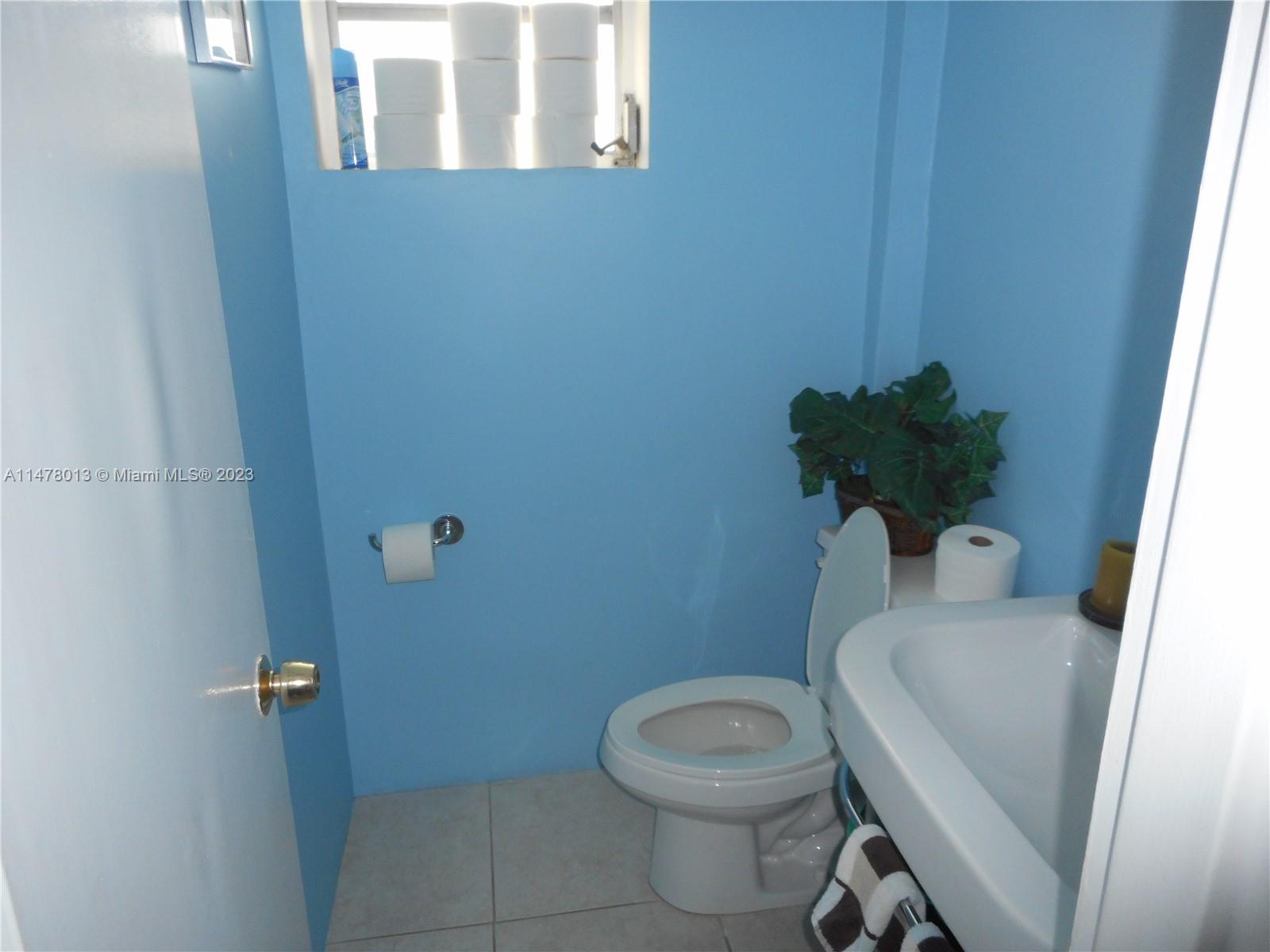 9700 E Bay Harbor Dr 505, Bay Harbor Islands, Florida 33154, 1 Bedroom Bedrooms, ,1 BathroomBathrooms,Residential,For Sale,9700 E Bay Harbor Dr 505,A11478013