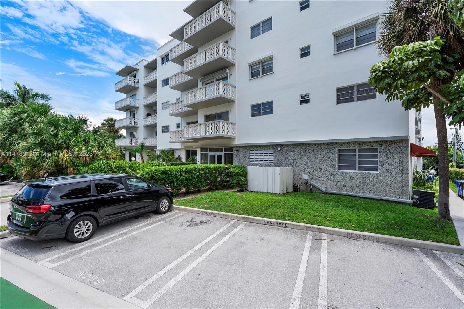9700 E Bay Harbor Dr 505, Bay Harbor Islands, Florida 33154, 1 Bedroom Bedrooms, ,1 BathroomBathrooms,Residential,For Sale,9700 E Bay Harbor Dr 505,A11478013