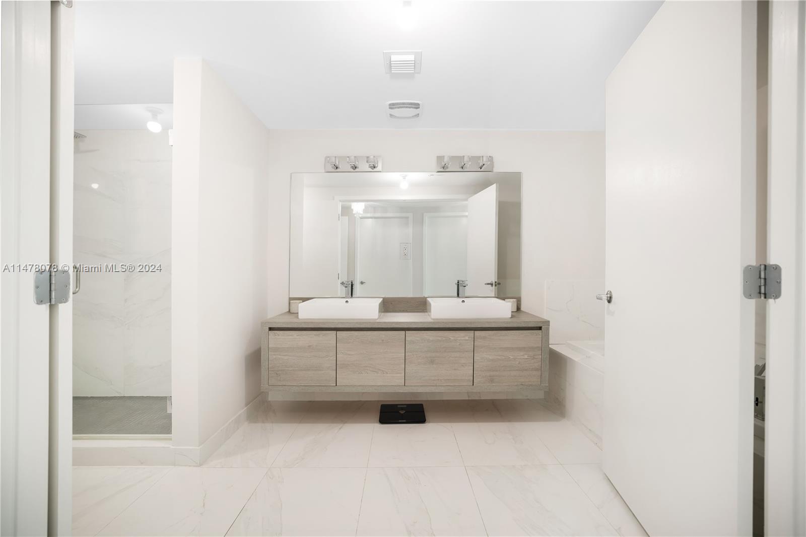 400 Sunny Isles Blvd, Sunny Isles Beach, FL, 33160 United States, 4 Bedrooms Bedrooms, ,4 BathroomsBathrooms,Residential,For Sale,Sunny Isles Blvd,A11478078