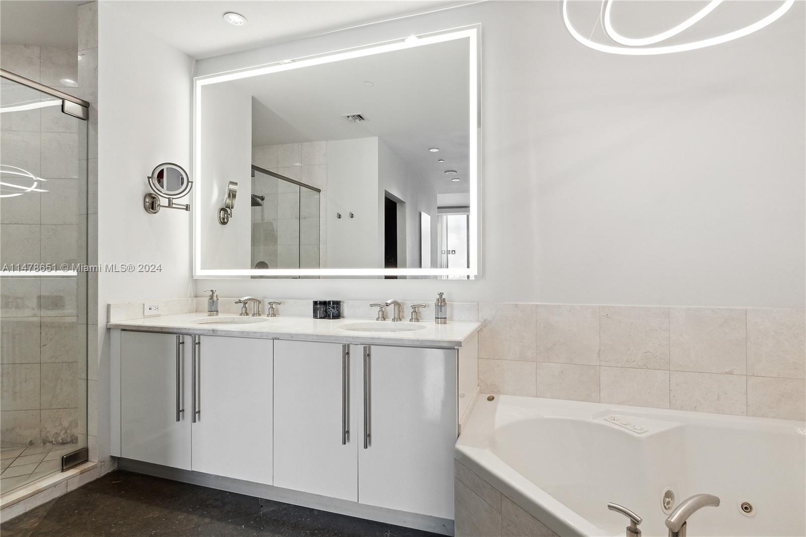 901 Brickell Key Blvd, Miami, FL, 33131 United States, 4 Bedrooms Bedrooms, ,4 BathroomsBathrooms,Residential,For Sale,Brickell Key Blvd,A11478651