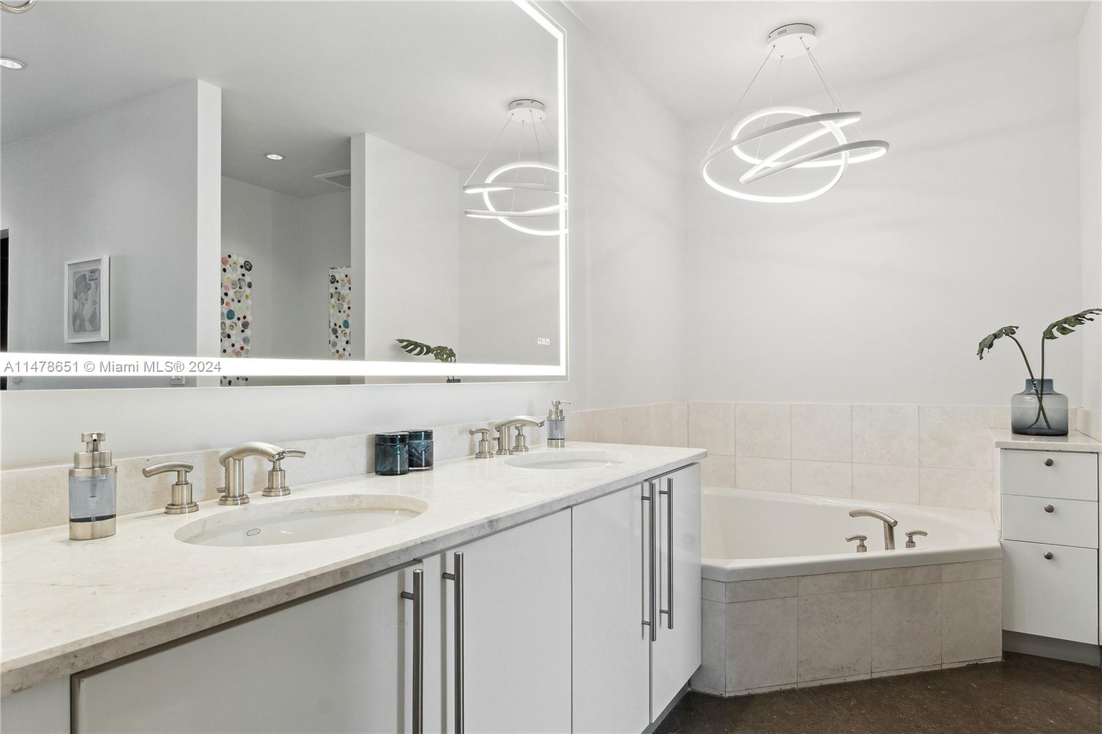 901 Brickell Key Blvd, Miami, FL, 33131 United States, 4 Bedrooms Bedrooms, ,4 BathroomsBathrooms,Residential,For Sale,Brickell Key Blvd,A11478651