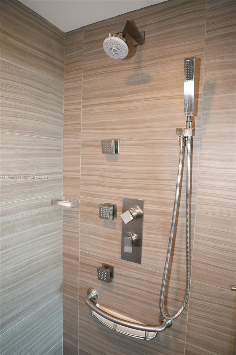 347 New River Dr, Fort Lauderdale, FL, 33301 United States, 2 Bedrooms Bedrooms, ,2 BathroomsBathrooms,Residential,For Sale,New River Dr,A11478587