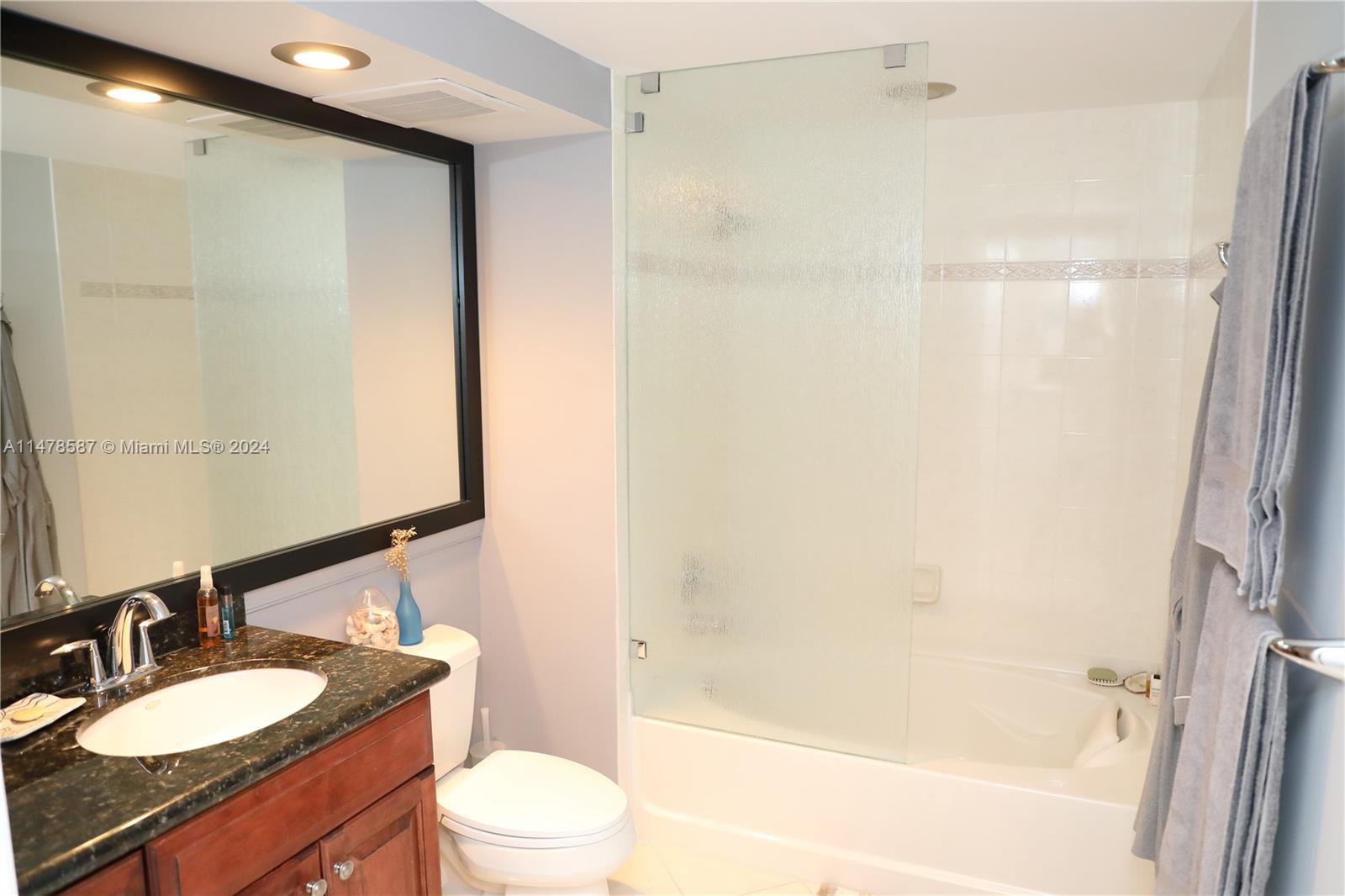 347 New River Dr, Fort Lauderdale, FL, 33301 United States, 2 Bedrooms Bedrooms, ,2 BathroomsBathrooms,Residential,For Sale,New River Dr,A11478587