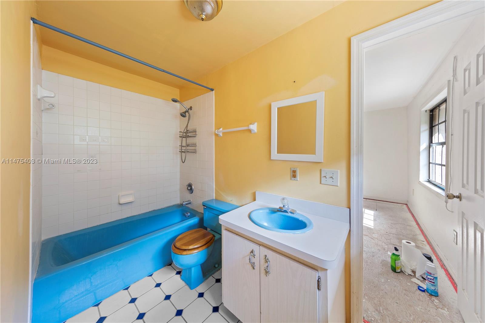 Jr Suite bathroom