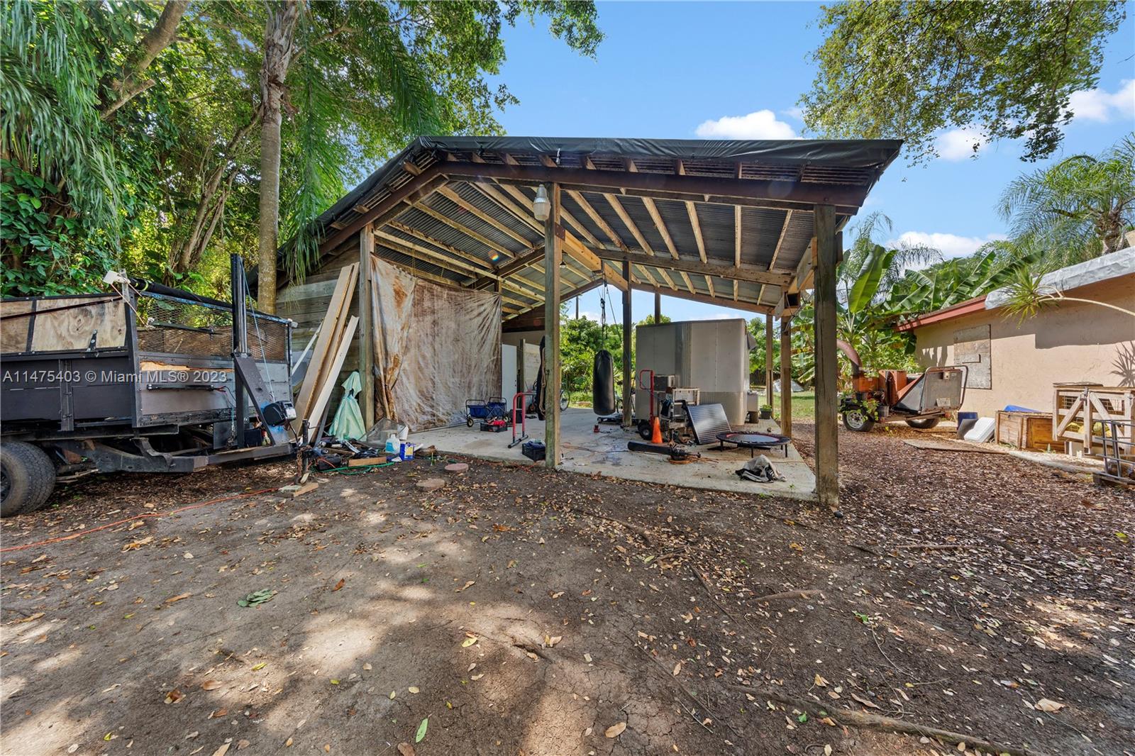Pole Barn LOCATED BEHIND GUEST HOUSE