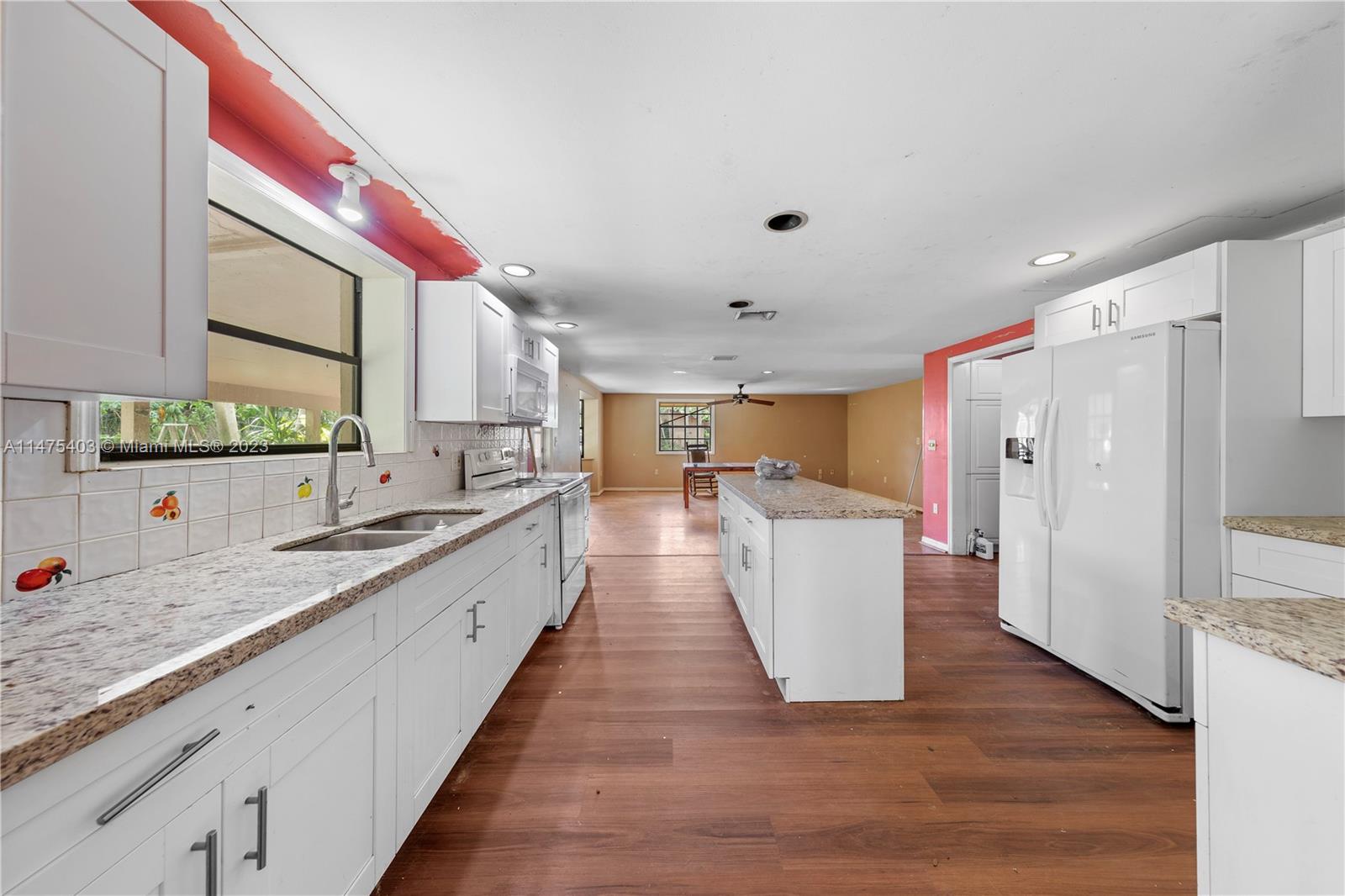 OPENS TO FAMILY ROOM