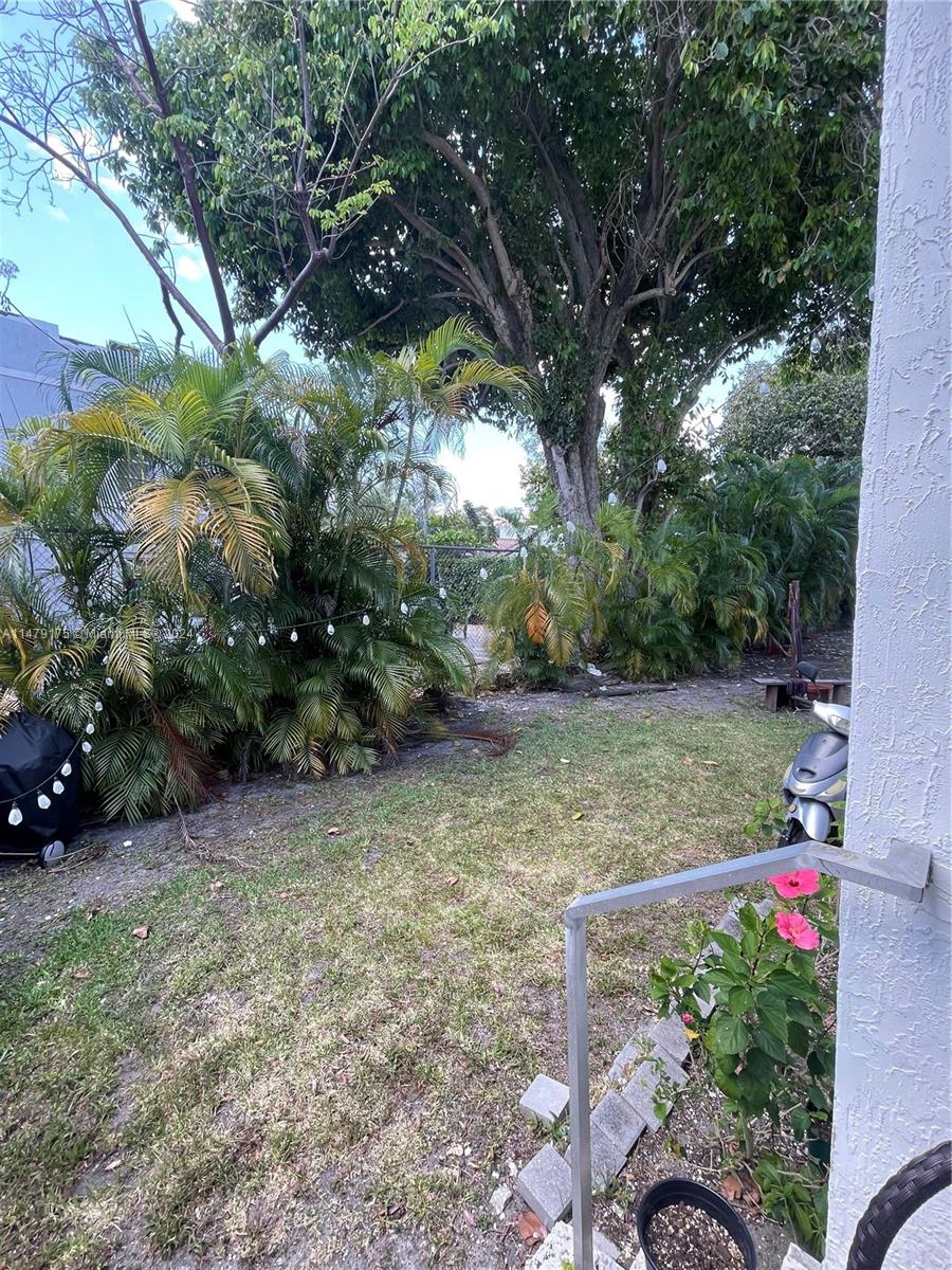 576 NE 63rd St 3, Miami, Florida 33138, 2 Bedrooms Bedrooms, ,1 BathroomBathrooms,Residentiallease,For Rent,576 NE 63rd St 3,A11479175