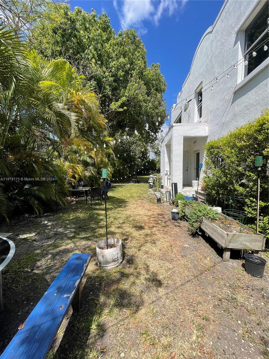 576 NE 63rd St 3, Miami, Florida 33138, 2 Bedrooms Bedrooms, ,1 BathroomBathrooms,Residentiallease,For Rent,576 NE 63rd St 3,A11479175