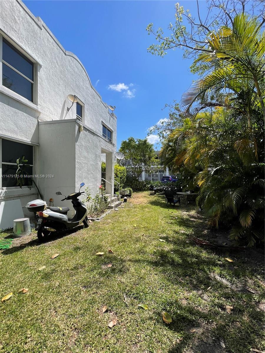 576 NE 63rd St 3, Miami, Florida 33138, 2 Bedrooms Bedrooms, ,1 BathroomBathrooms,Residentiallease,For Rent,576 NE 63rd St 3,A11479175