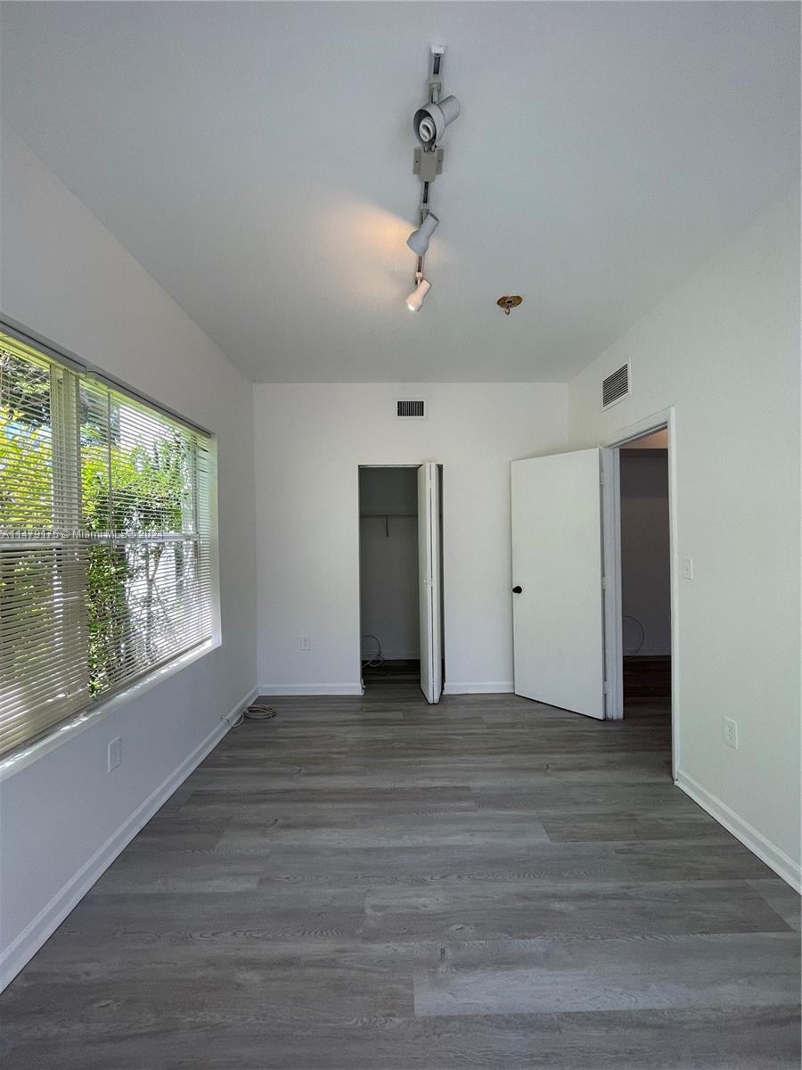 576 NE 63rd St 3, Miami, Florida 33138, 2 Bedrooms Bedrooms, ,1 BathroomBathrooms,Residentiallease,For Rent,576 NE 63rd St 3,A11479175