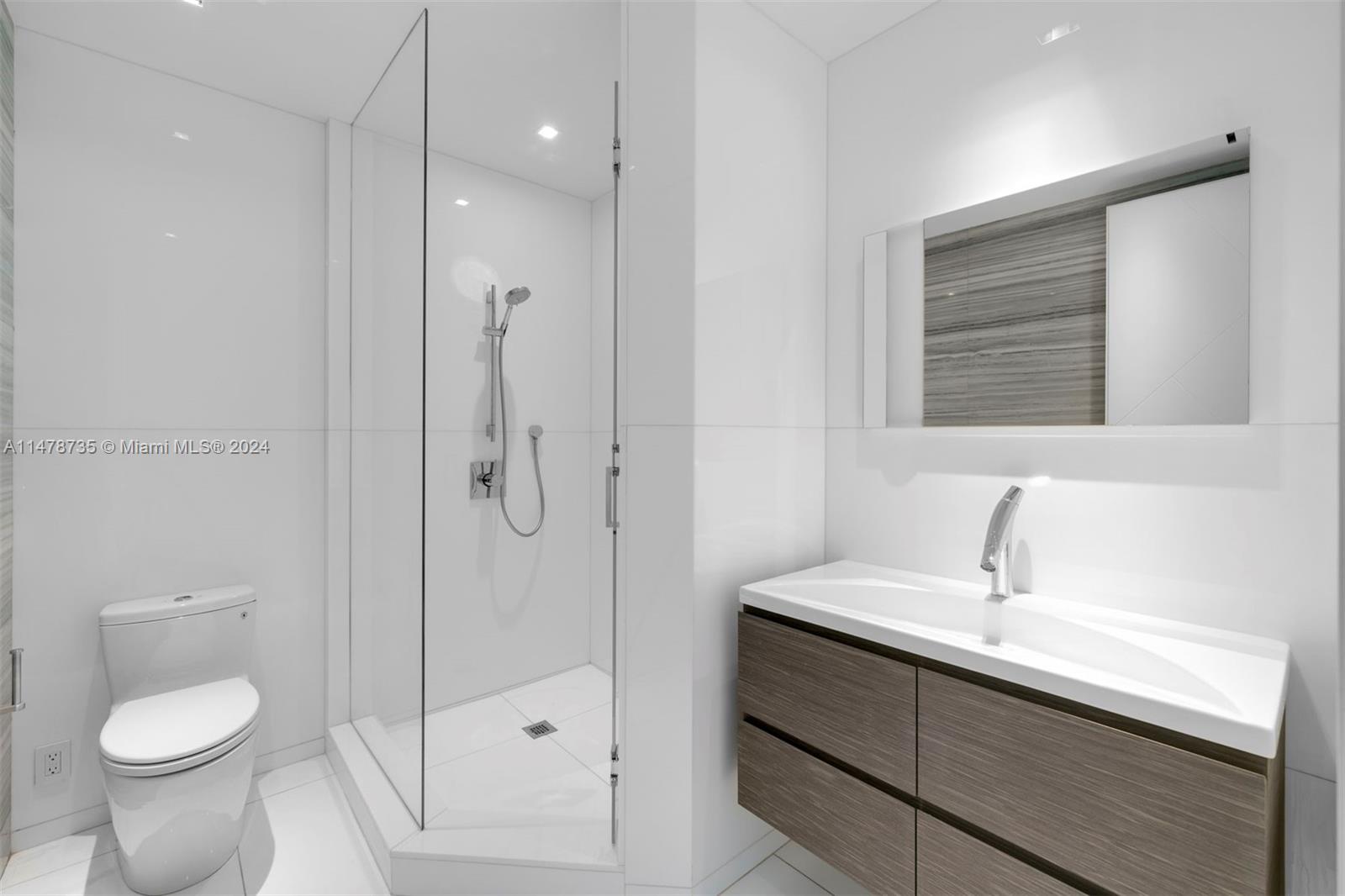 5959 Collins Ave, Miami Beach, FL, 33140 United States, 4 Bedrooms Bedrooms, ,4 BathroomsBathrooms,Residential,For Sale,Collins Ave,A11478735