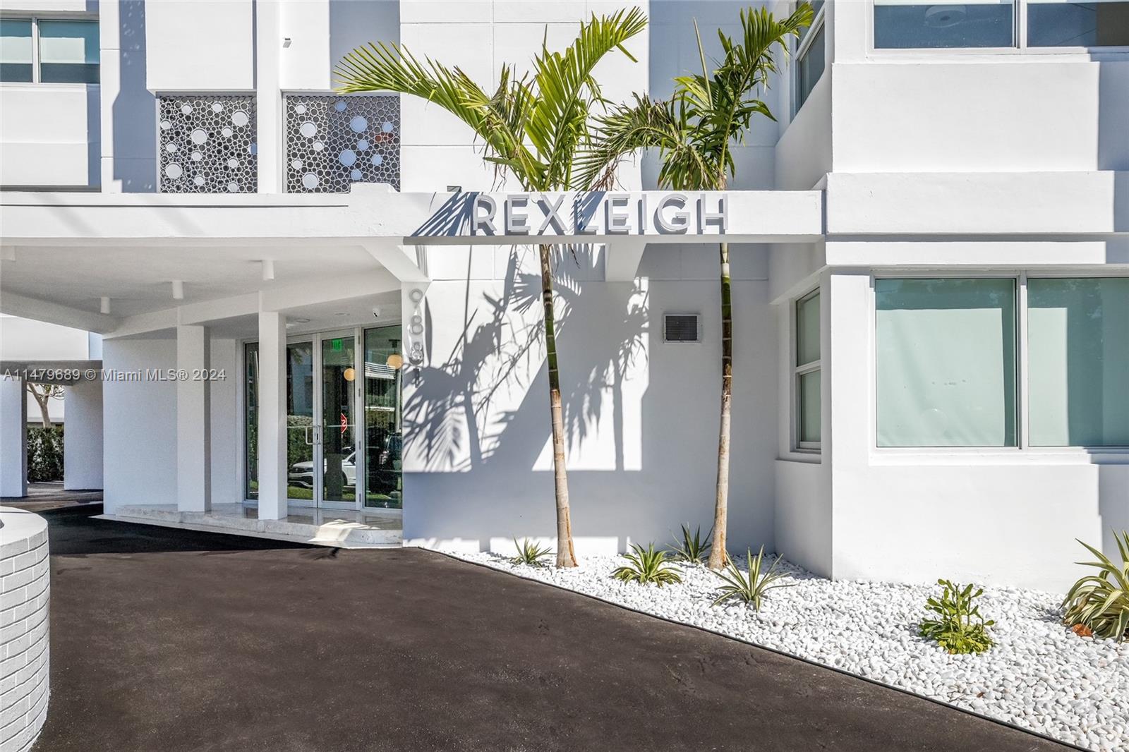 9881 E Bay Harbor Dr 305, Bay Harbor Islands, Florida 33154, 2 Bedrooms Bedrooms, ,2 BathroomsBathrooms,Residentiallease,For Rent,9881 E Bay Harbor Dr 305,A11479689