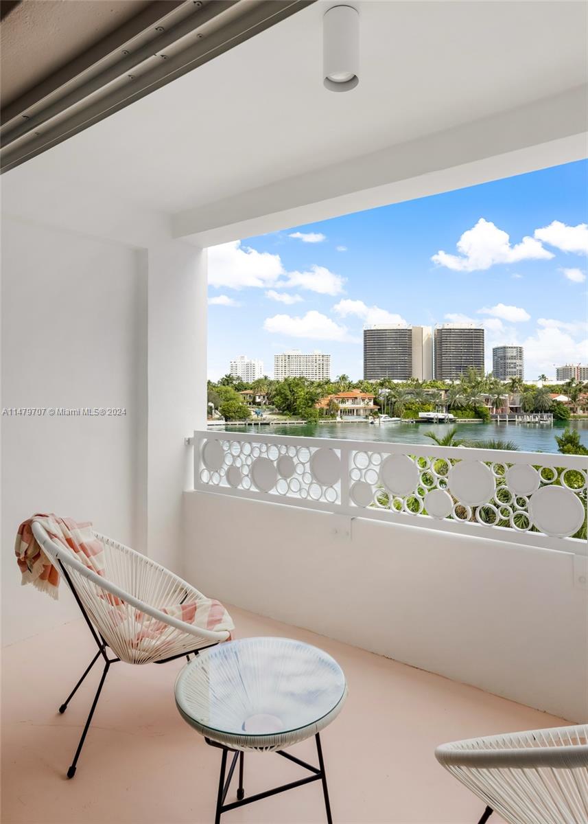 9881 E Bay Harbor Dr 302, Bay Harbor Islands, Florida 33154, 1 Bedroom Bedrooms, ,1 BathroomBathrooms,Residentiallease,For Rent,9881 E Bay Harbor Dr 302,A11479707