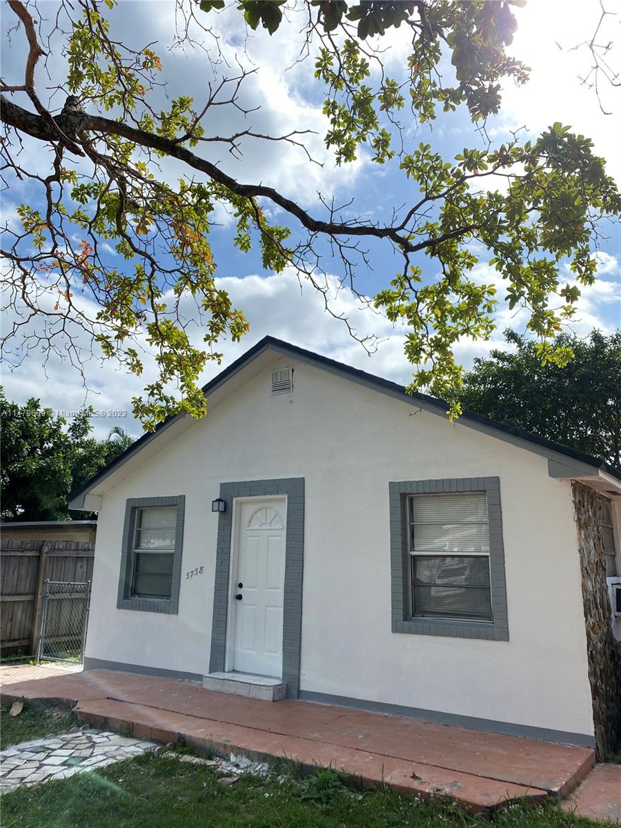 5738 Garfield St B, Hollywood, Florida 33021, 1 Bedroom Bedrooms, ,1 BathroomBathrooms,Residentiallease,For Rent,5738 Garfield St B,A11479609