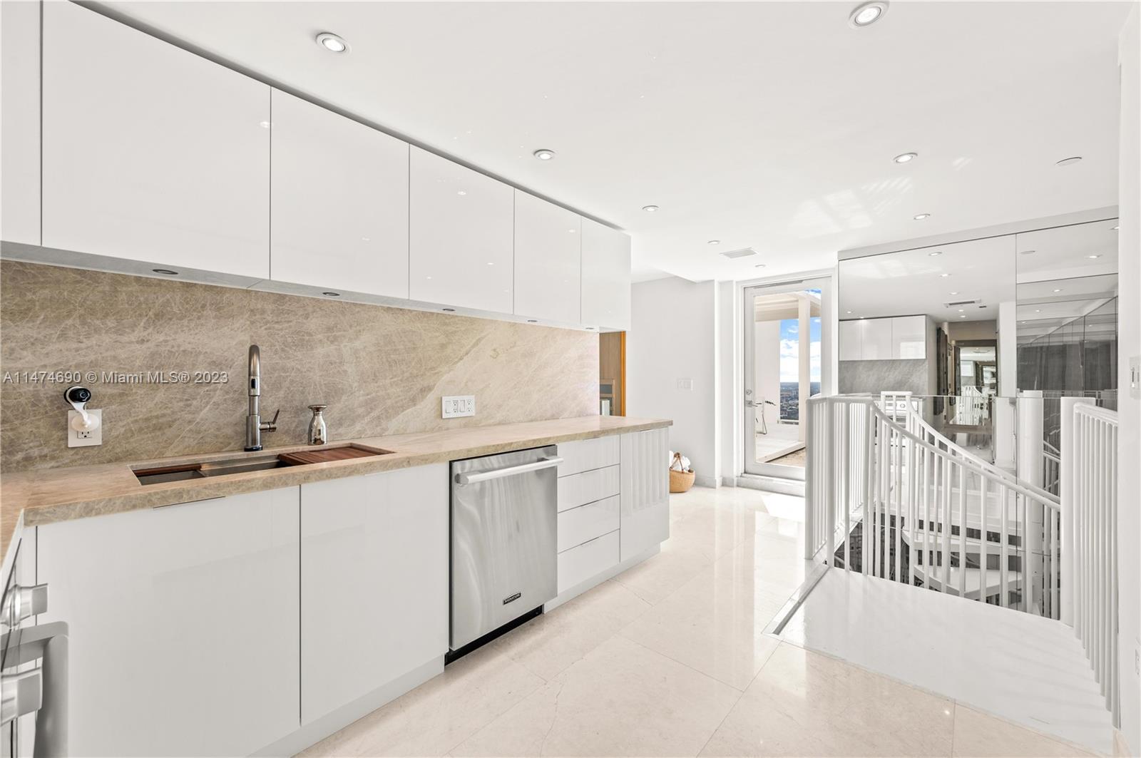 Interior summer kitchen
3rd floor