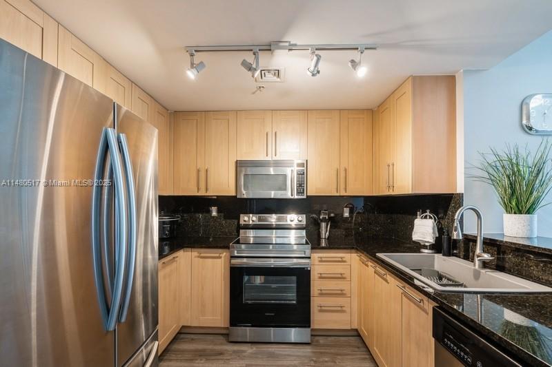 511 5th Ave, Fort Lauderdale, FL, 33301 United States, 2 Bedrooms Bedrooms, ,2 BathroomsBathrooms,Residential,For Sale,5th Ave,A11480517