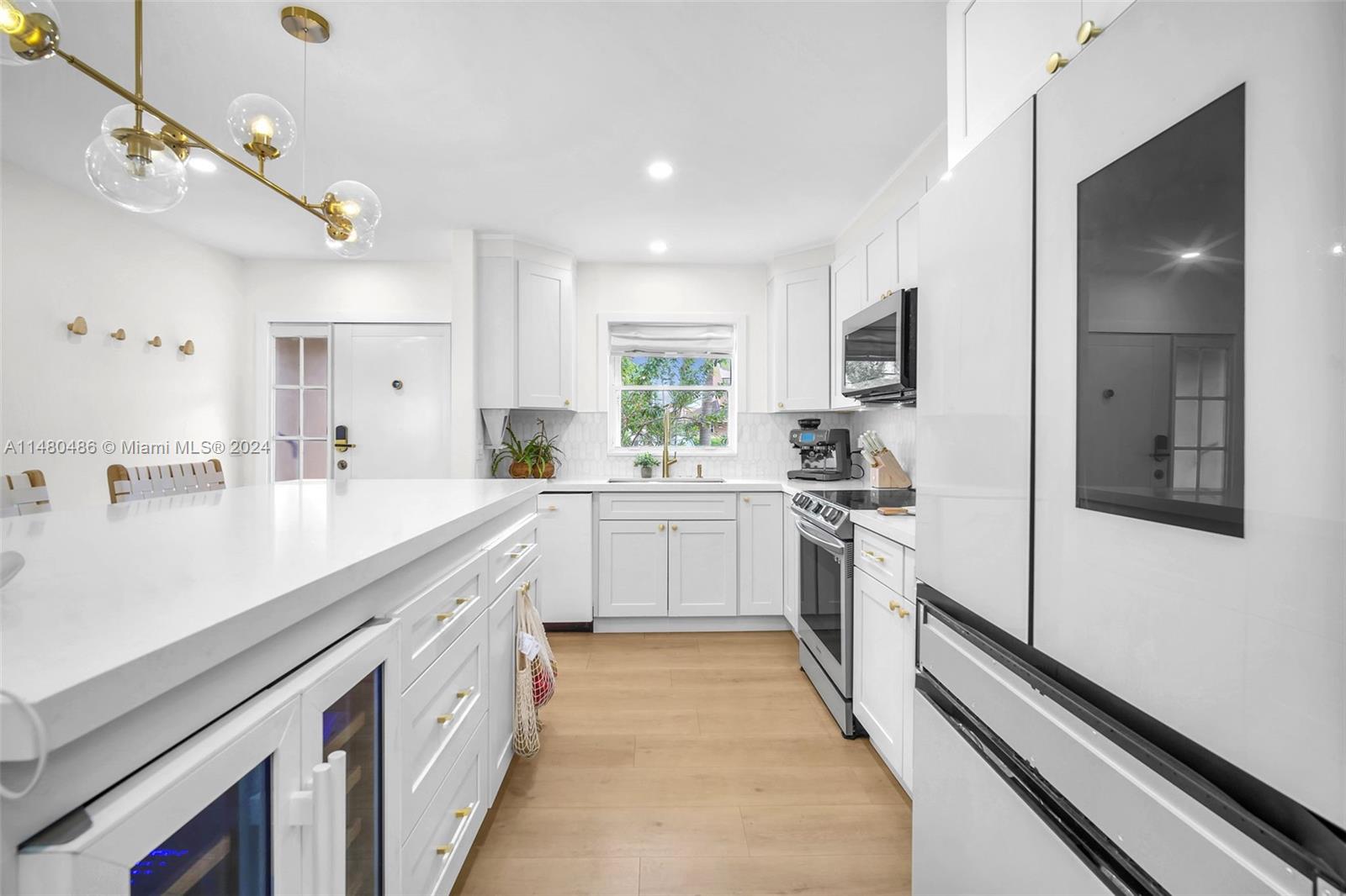 708 SE 3rd Avenue Ext 201, Hallandale Beach, Florida 33009, 2 Bedrooms Bedrooms, ,2 BathroomsBathrooms,Residential,For Sale,708 SE 3rd Avenue Ext 201,A11480486