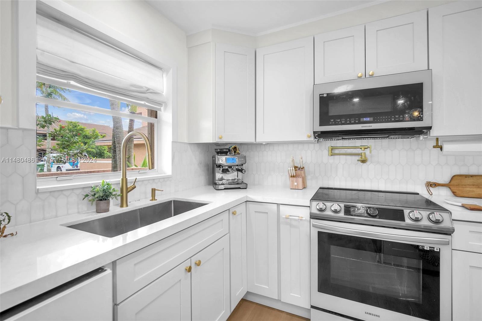 708 SE 3rd Avenue Ext 201, Hallandale Beach, Florida 33009, 2 Bedrooms Bedrooms, ,2 BathroomsBathrooms,Residential,For Sale,708 SE 3rd Avenue Ext 201,A11480486