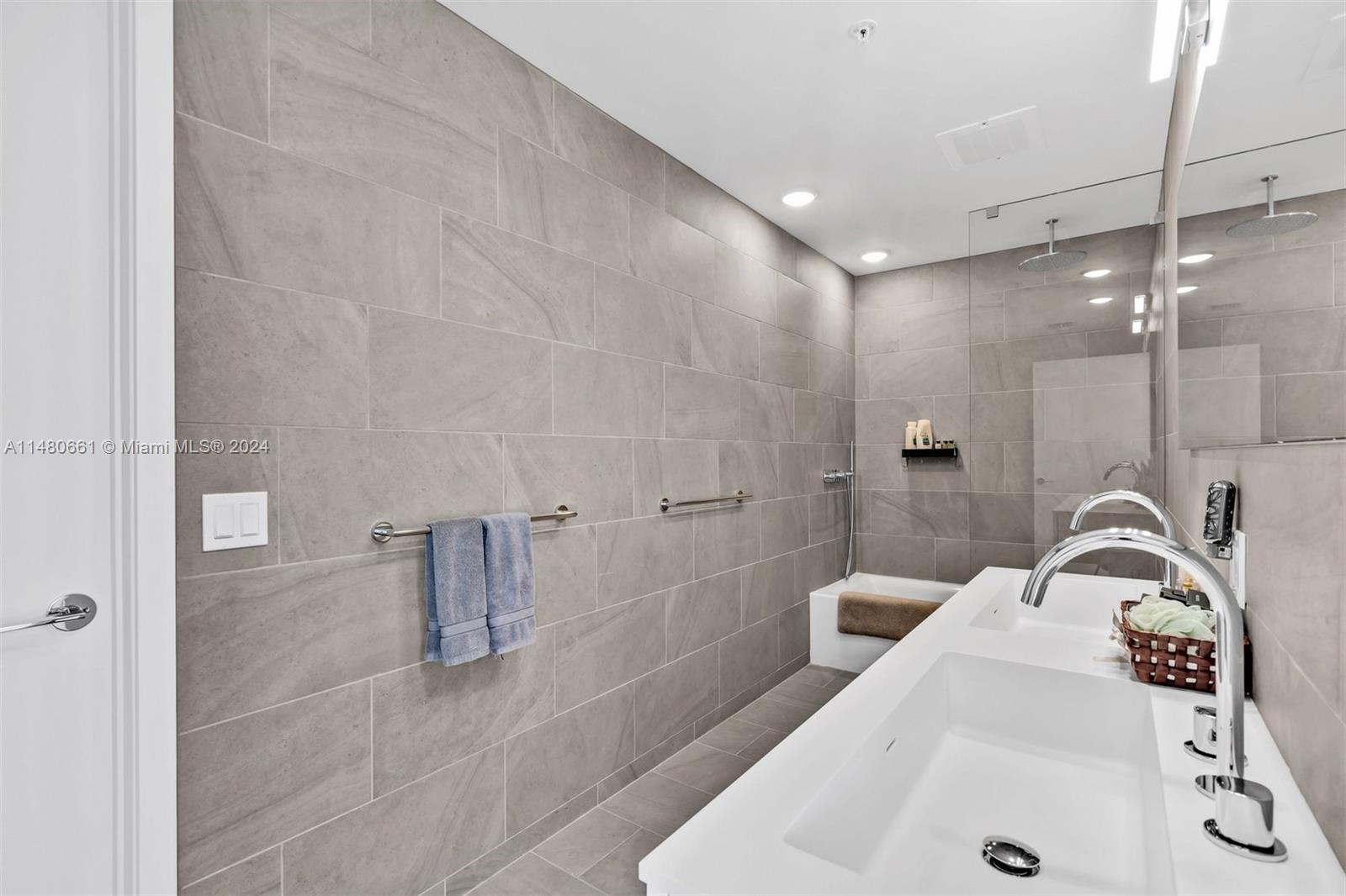 6800 Indian Creek Dr, Miami Beach, FL, 33141 United States, 4 Bedrooms Bedrooms, ,3 BathroomsBathrooms,Residential,For Sale,Indian Creek Dr,A11480661