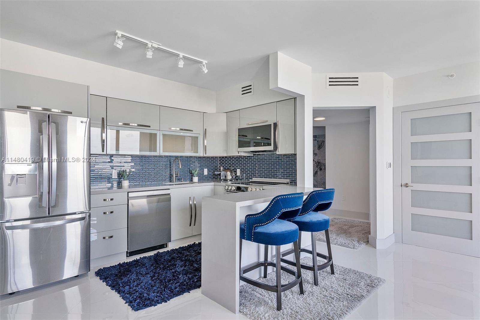 1330 West Ave 2705, Miami Beach, Florida 33139, 1 Bedroom Bedrooms, ,1 BathroomBathrooms,Residential,For Sale,1330 West Ave 2705,A11480419