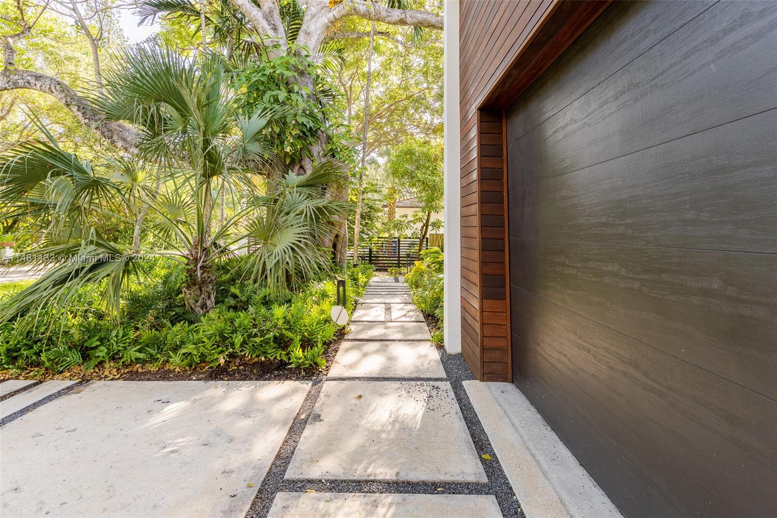 6000 79th St, South Miami, FL, 33143 United States, 5 Bedrooms Bedrooms, ,5 BathroomsBathrooms,Residential,For Sale,79th St,A11481133