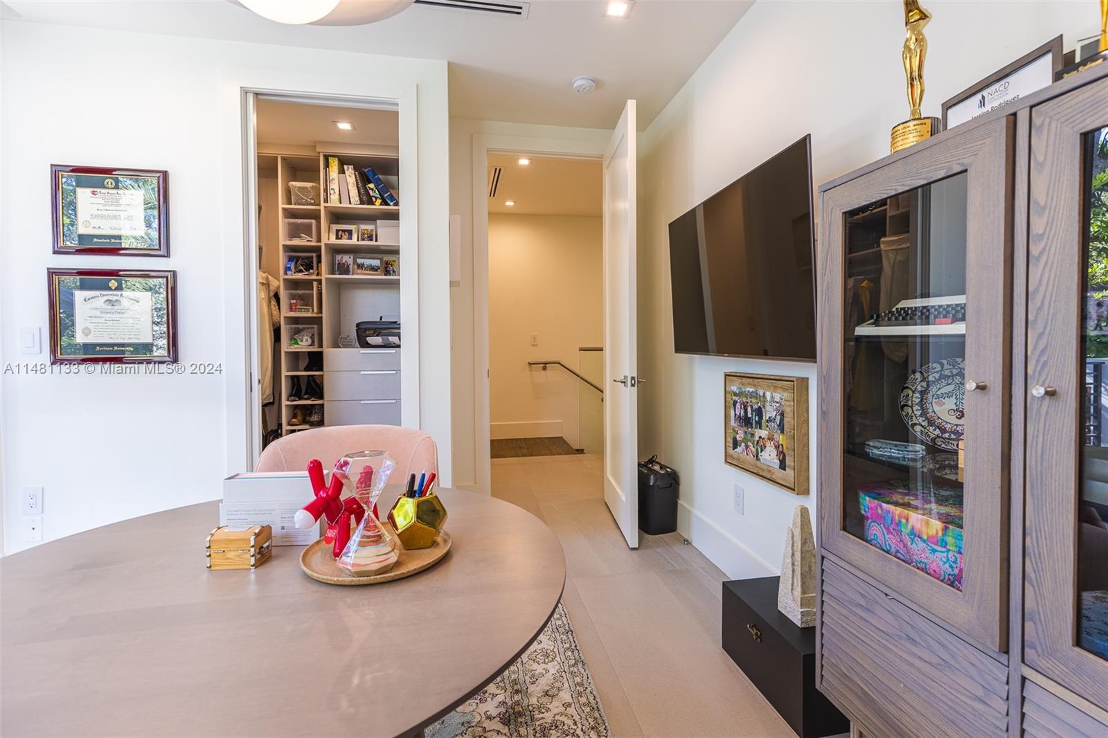 6000 79th St, South Miami, FL, 33143 United States, 5 Bedrooms Bedrooms, ,5 BathroomsBathrooms,Residential,For Sale,79th St,A11481133