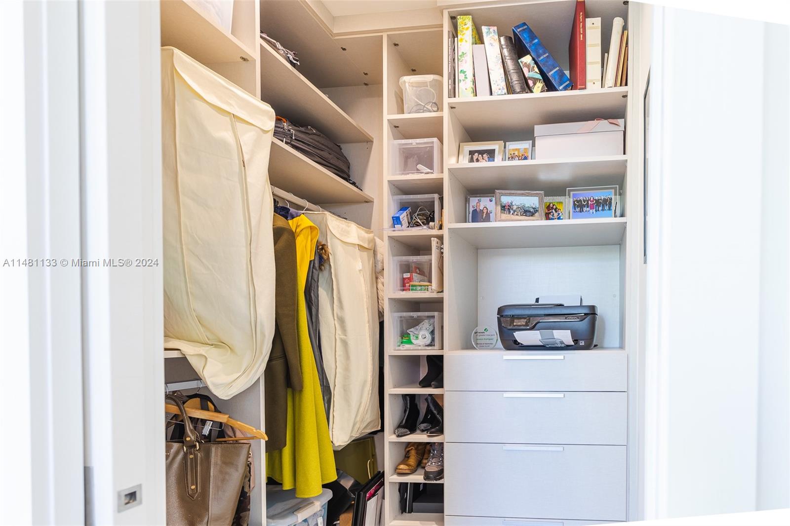 6000 79th St, South Miami, FL, 33143 United States, 5 Bedrooms Bedrooms, ,5 BathroomsBathrooms,Residential,For Sale,79th St,A11481133