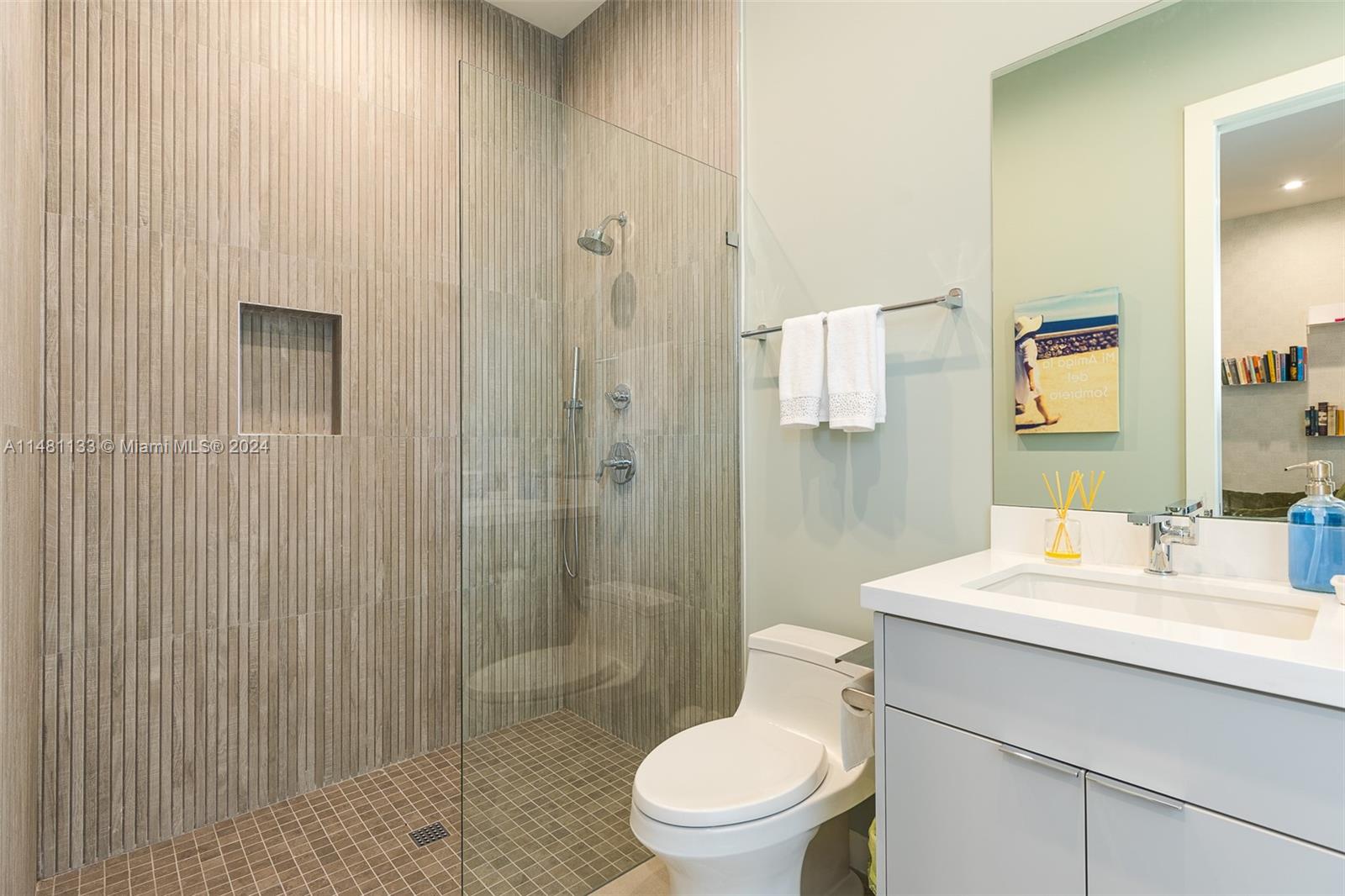 6000 79th St, South Miami, FL, 33143 United States, 5 Bedrooms Bedrooms, ,5 BathroomsBathrooms,Residential,For Sale,79th St,A11481133