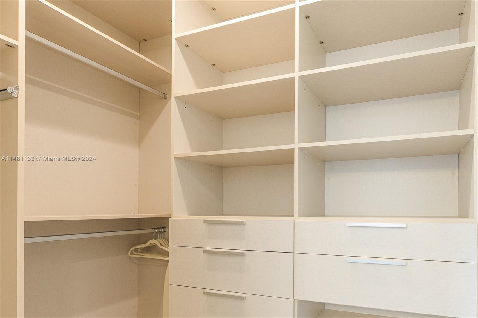 6000 79th St, South Miami, FL, 33143 United States, 5 Bedrooms Bedrooms, ,5 BathroomsBathrooms,Residential,For Sale,79th St,A11481133