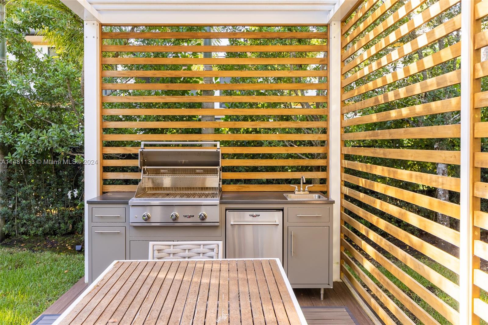 6000 79th St, South Miami, FL, 33143 United States, 5 Bedrooms Bedrooms, ,5 BathroomsBathrooms,Residential,For Sale,79th St,A11481133