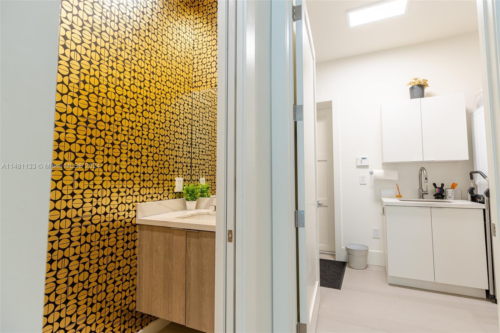 6000 79th St, South Miami, FL, 33143 United States, 5 Bedrooms Bedrooms, ,5 BathroomsBathrooms,Residential,For Sale,79th St,A11481133