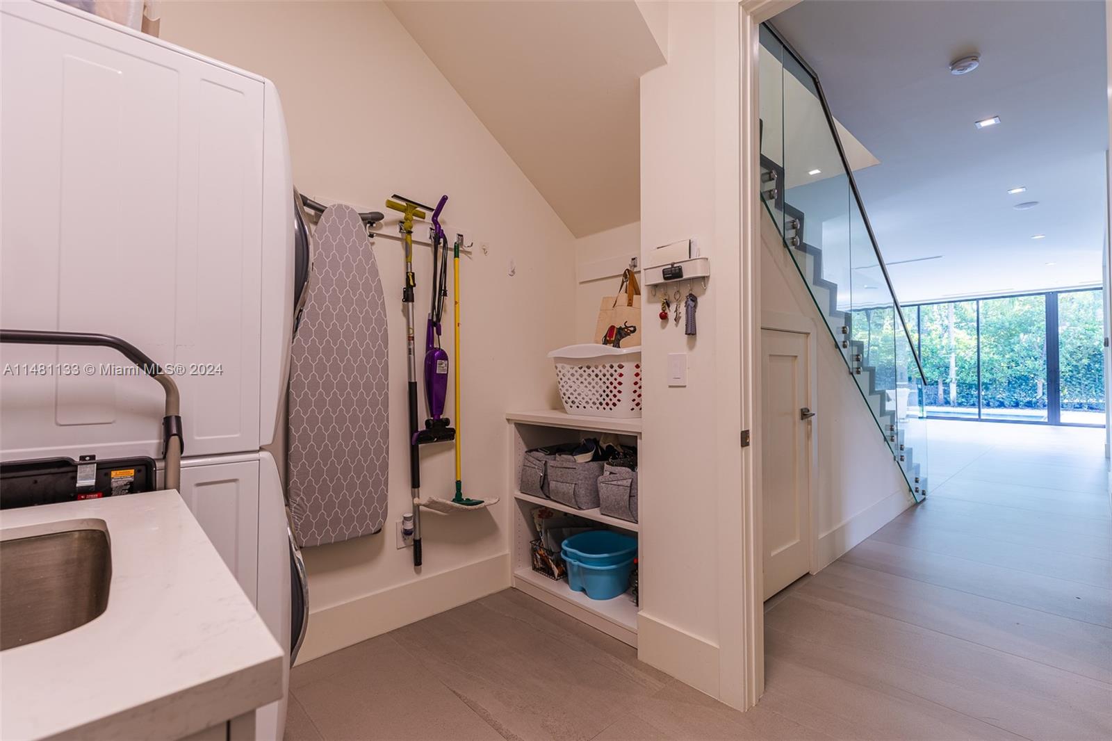 6000 79th St, South Miami, FL, 33143 United States, 5 Bedrooms Bedrooms, ,5 BathroomsBathrooms,Residential,For Sale,79th St,A11481133