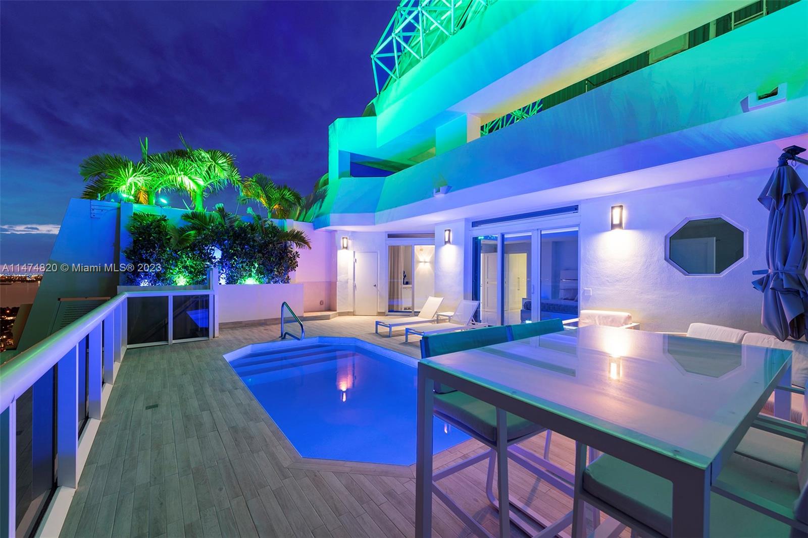 Rooftop Terrace w/pool