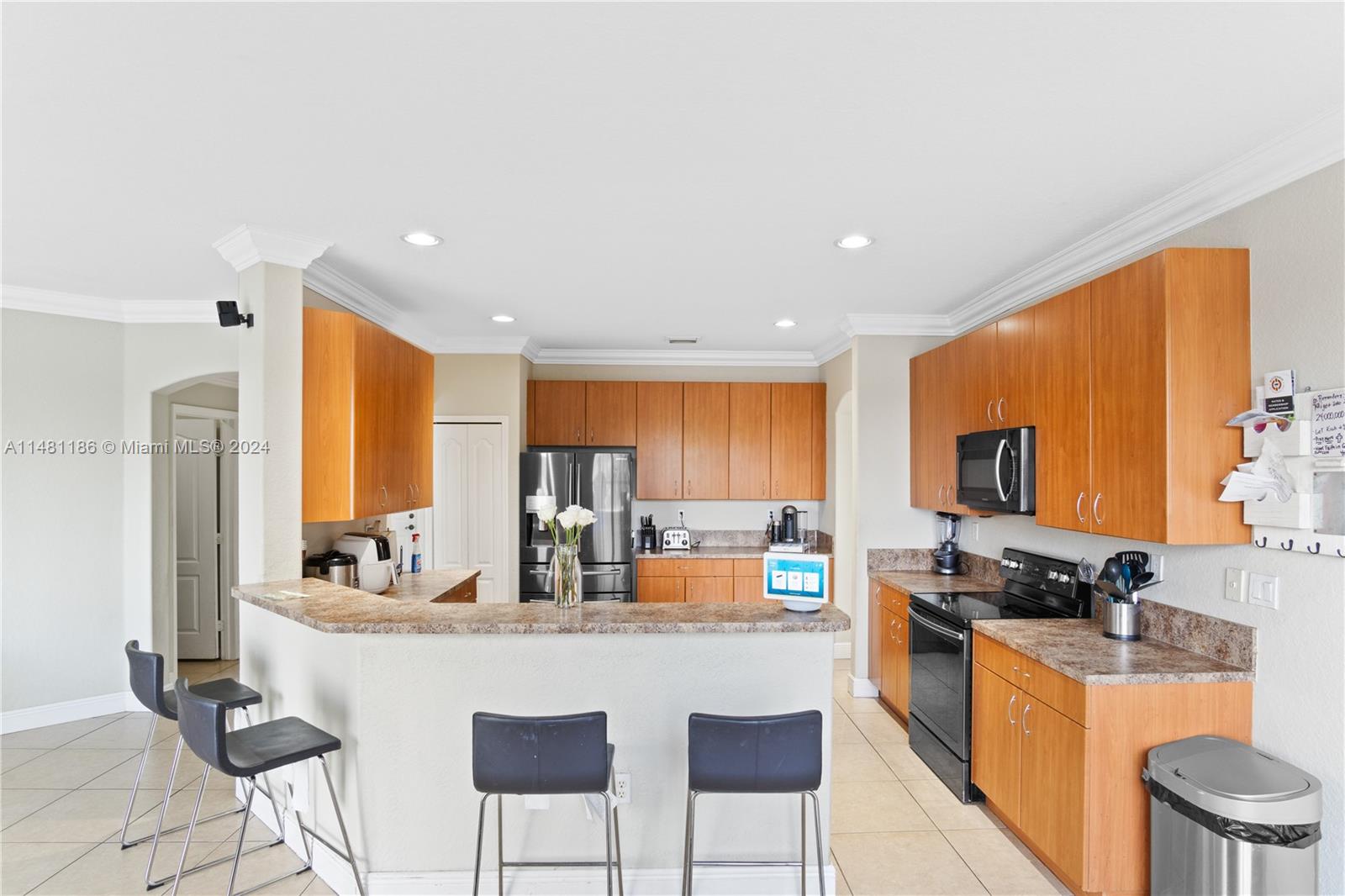 with huge space for breakfast table