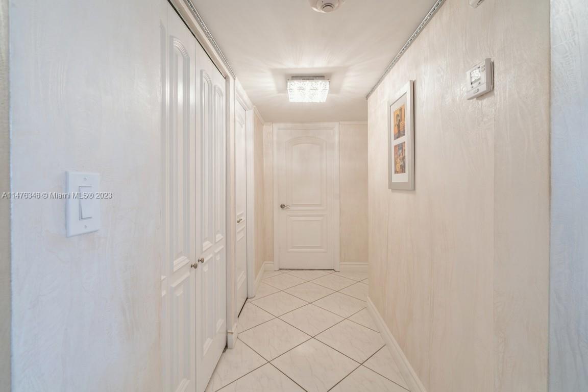 Hallway to bedrooms