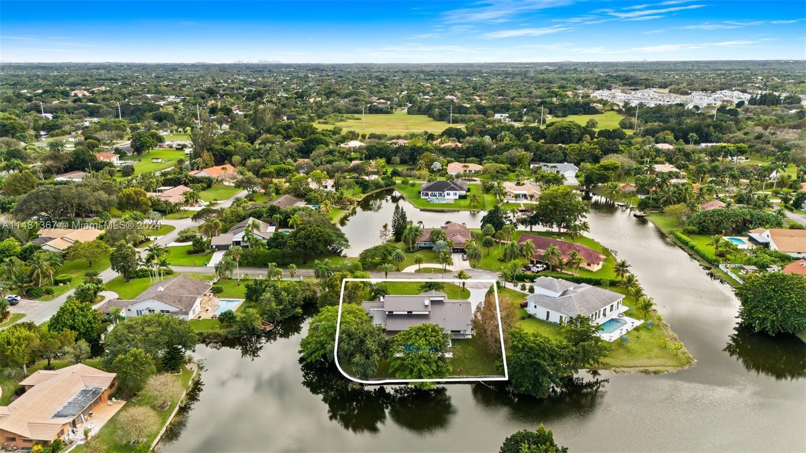 11945 SW 16th Ct, Davie, Florida 33325, 4 Bedrooms Bedrooms, 1 Room Rooms,3 BathroomsBathrooms,Residential,For Sale,11945 SW 16th Ct,A11481367