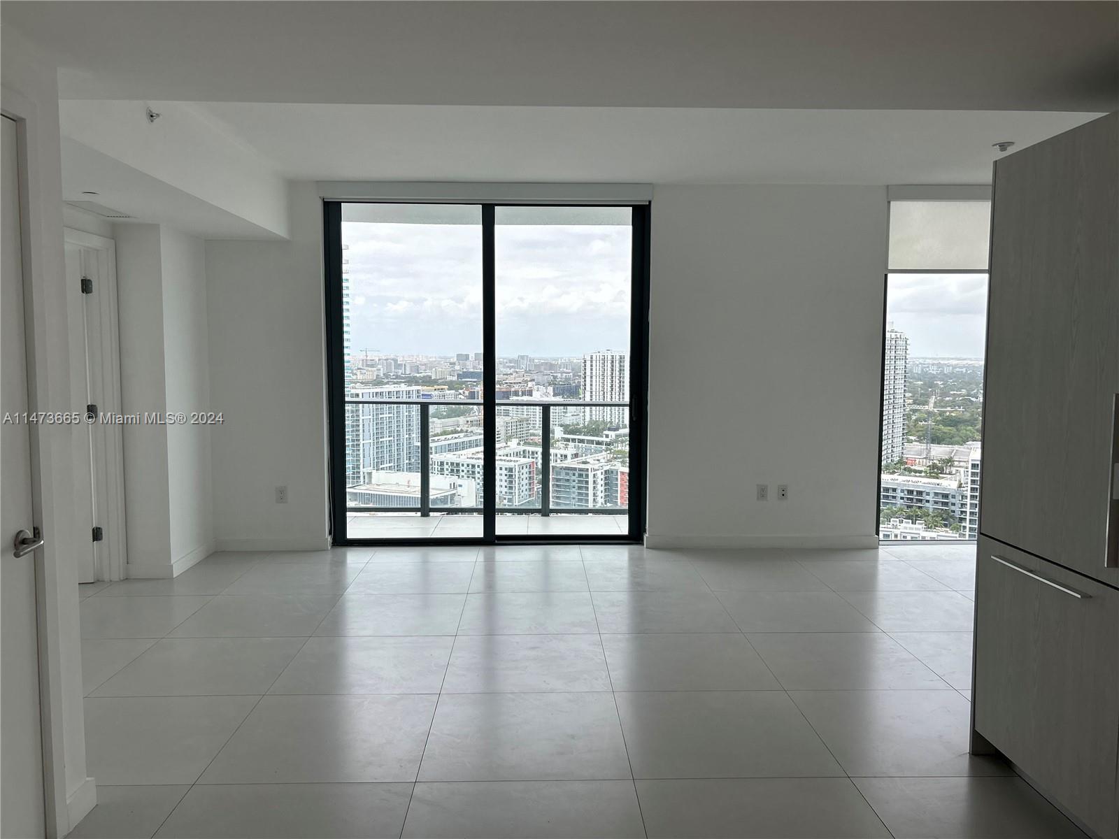 Apartamento à Venda em Miami, FL