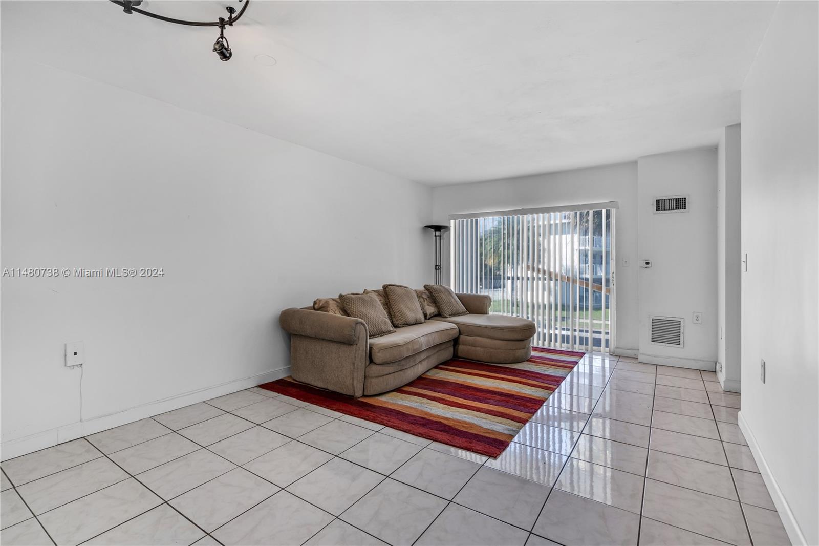 1600 NE 114th St 208, Miami, Florida 33181, 1 Bedroom Bedrooms, ,1 BathroomBathrooms,Residential,For Sale,1600 NE 114th St 208,A11480738