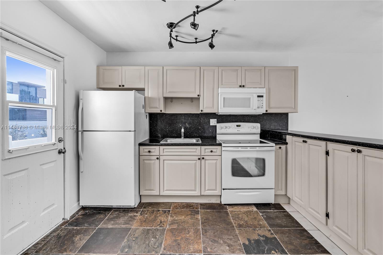 1600 NE 114th St 208, Miami, Florida 33181, 1 Bedroom Bedrooms, ,1 BathroomBathrooms,Residential,For Sale,1600 NE 114th St 208,A11480738