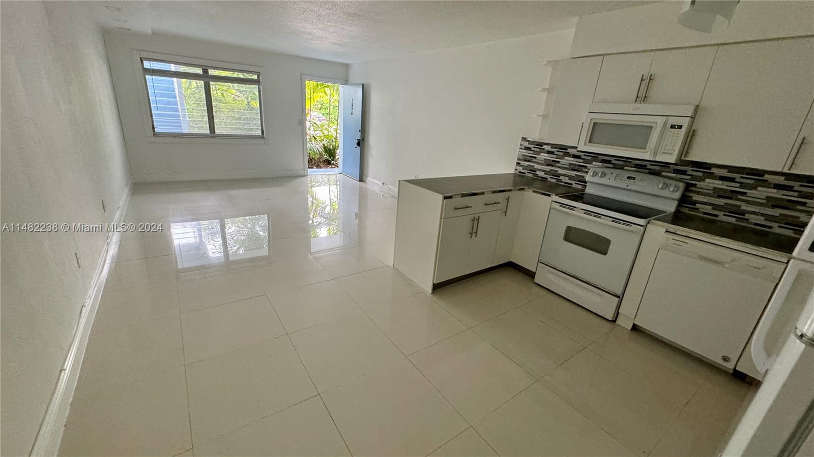 1120 102nd St 7, Bay Harbor Islands, Florida 33154, 1 Bedroom Bedrooms, ,1 BathroomBathrooms,Residentiallease,For Rent,1120 102nd St 7,A11482238