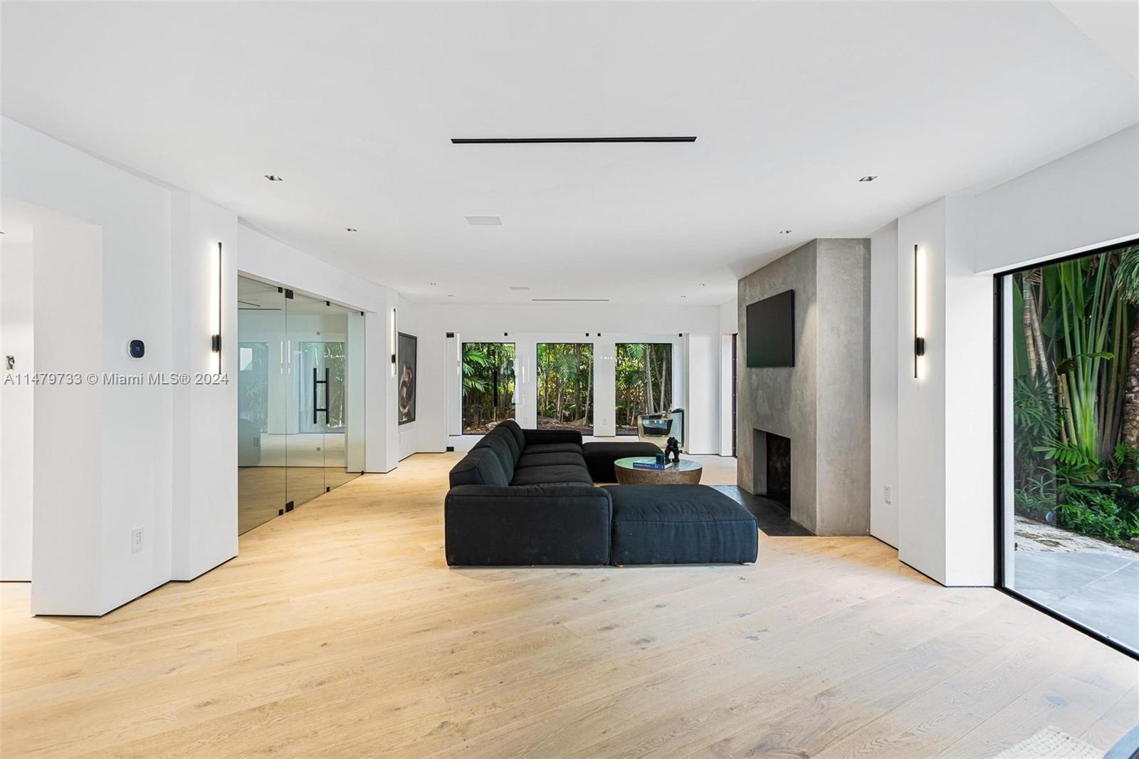 6812 San Vicente St, Coral Gables, Florida 33146, 5 Bedrooms Bedrooms, ,4 BathroomsBathrooms,Residential,For Sale,6812 San Vicente St,A11479733