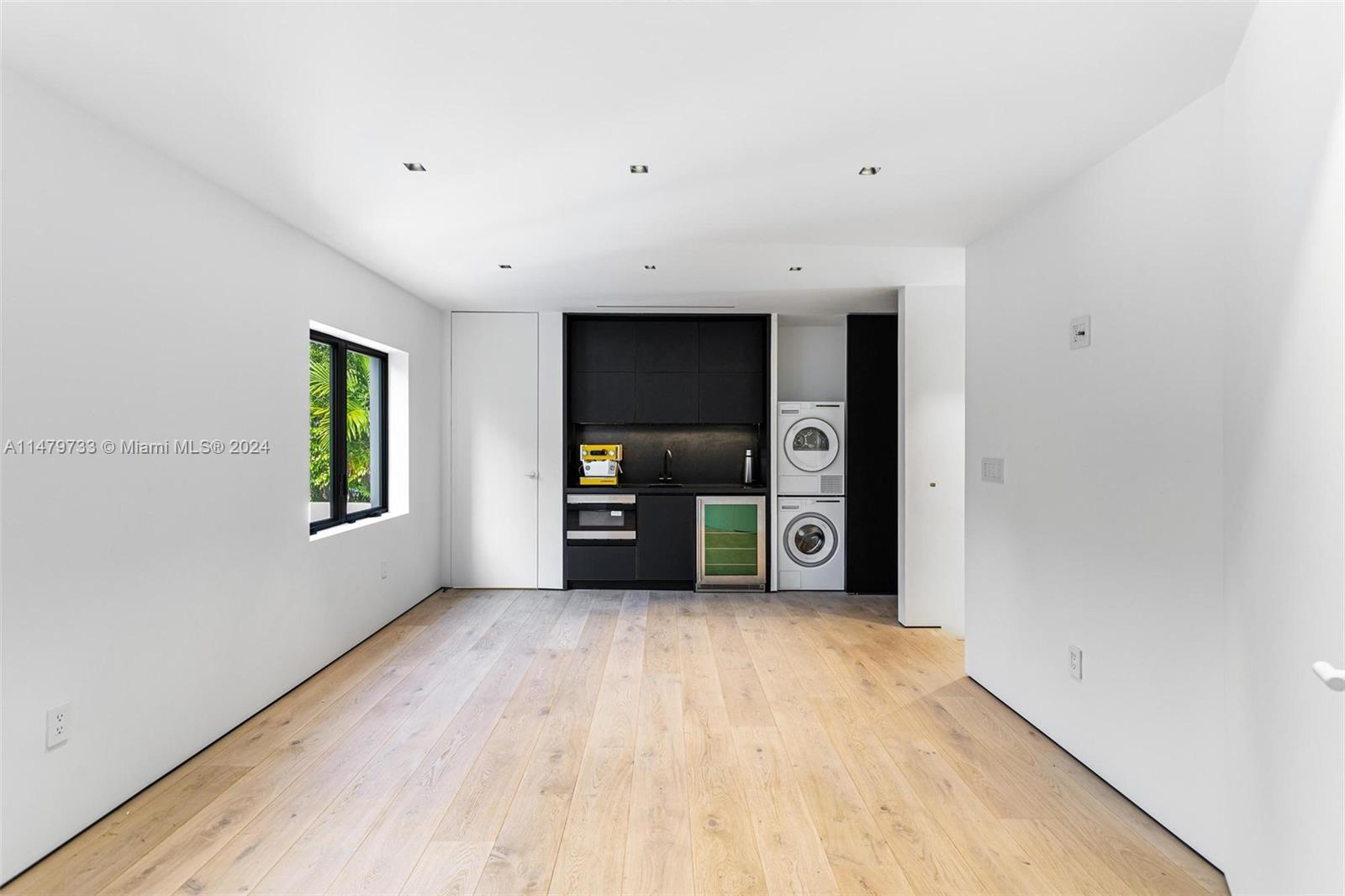 Wet Bar, Laundry
