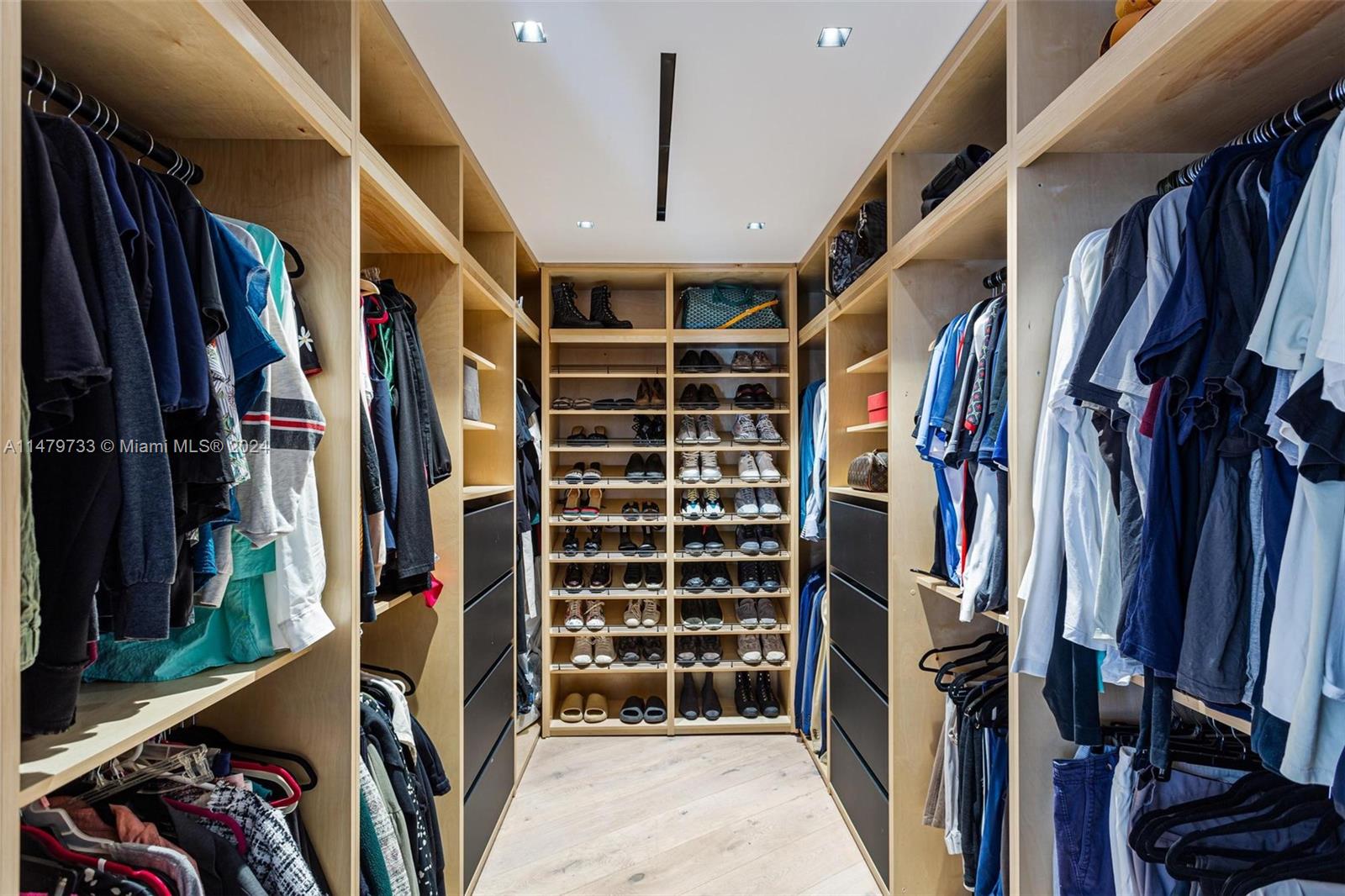 6812 San Vicente St, Coral Gables, FL, 33146 United States, 5 Bedrooms Bedrooms, ,4 BathroomsBathrooms,Residential,For Sale,San Vicente St,A11479733