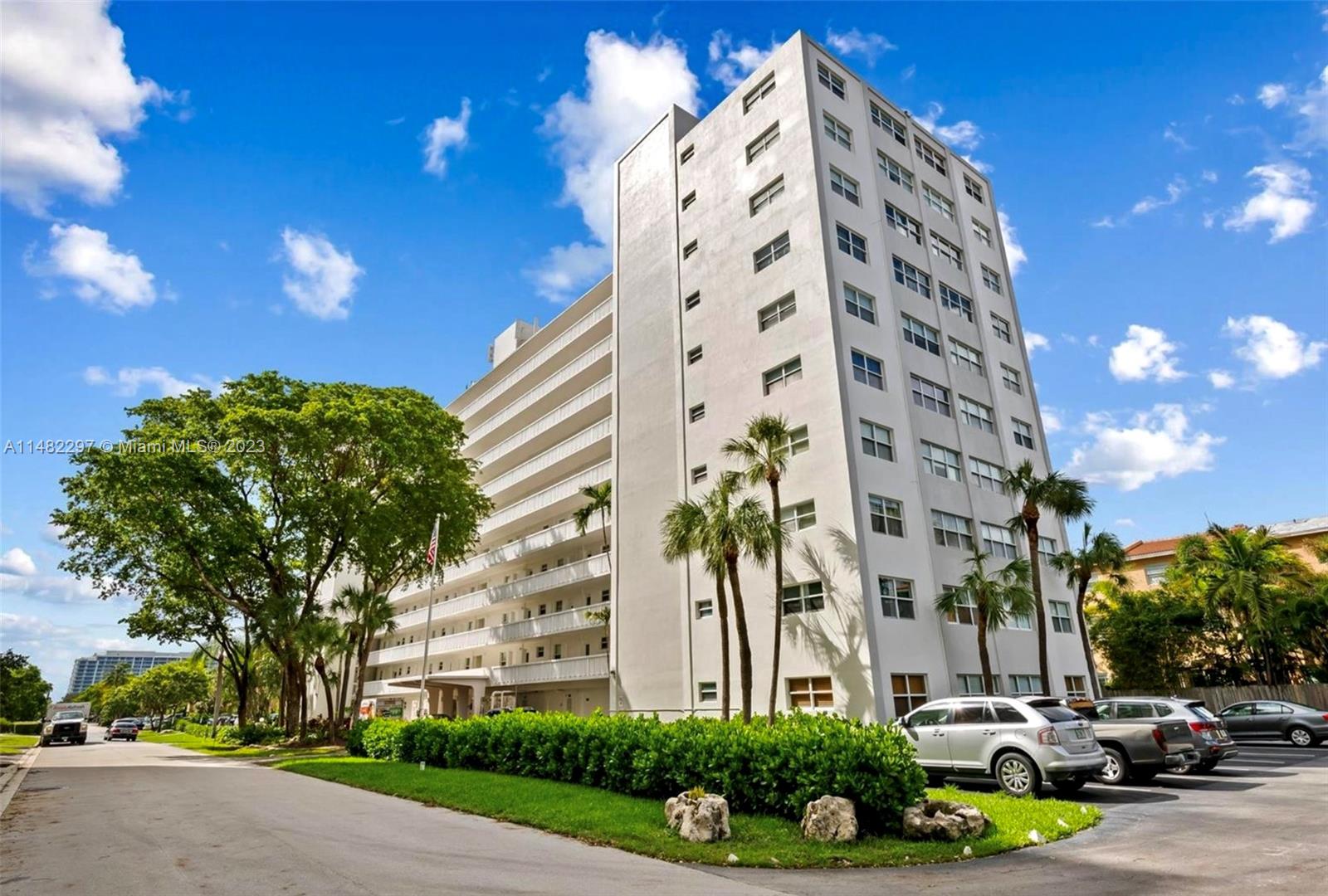 2555 NE 11th St #102 For Sale A11482297, FL