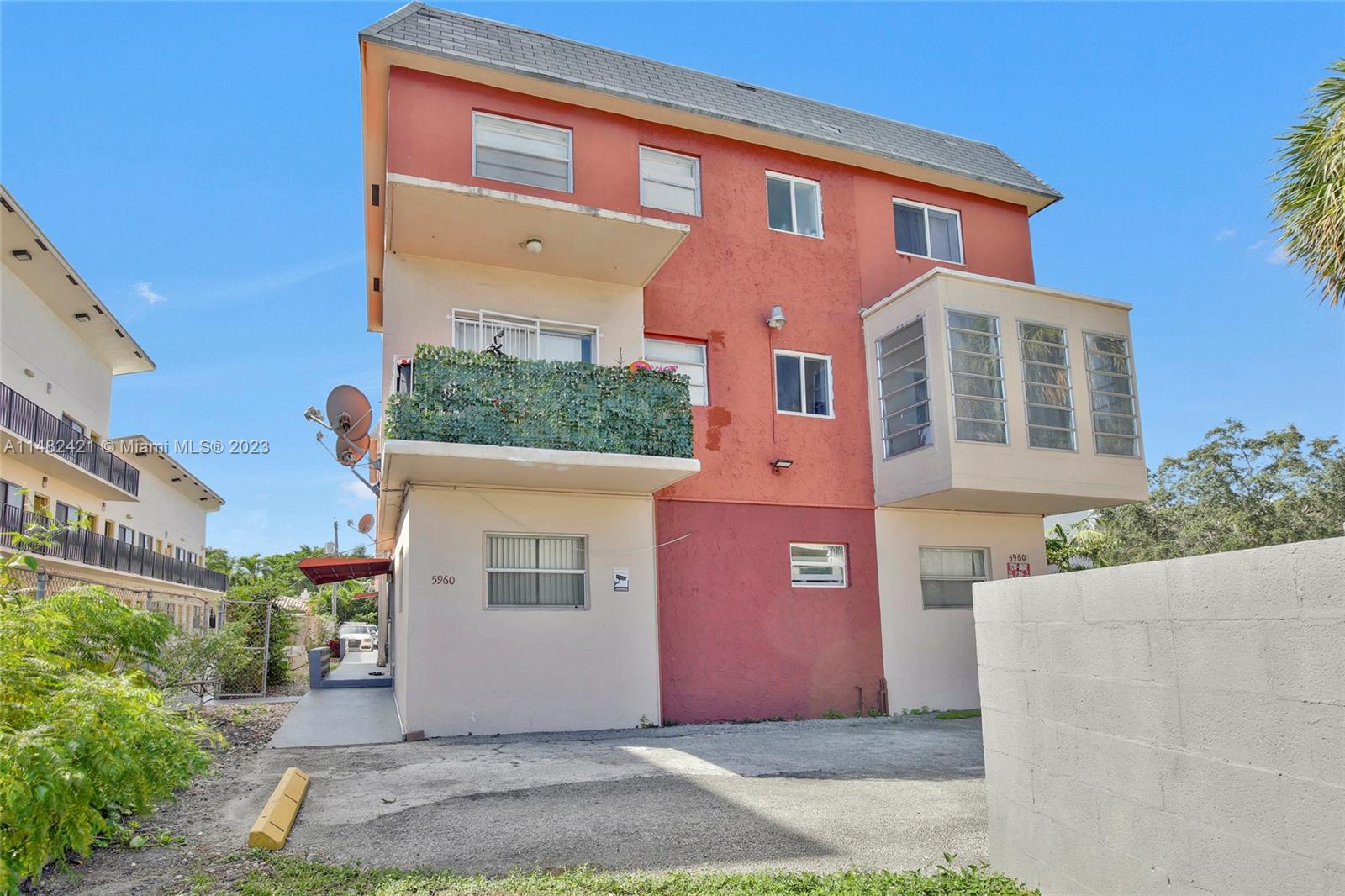 5960 NE 5th Ct 2, Miami, Florida 33137, 2 Bedrooms Bedrooms, ,1 BathroomBathrooms,Residential,For Sale,5960 NE 5th Ct 2,A11482421