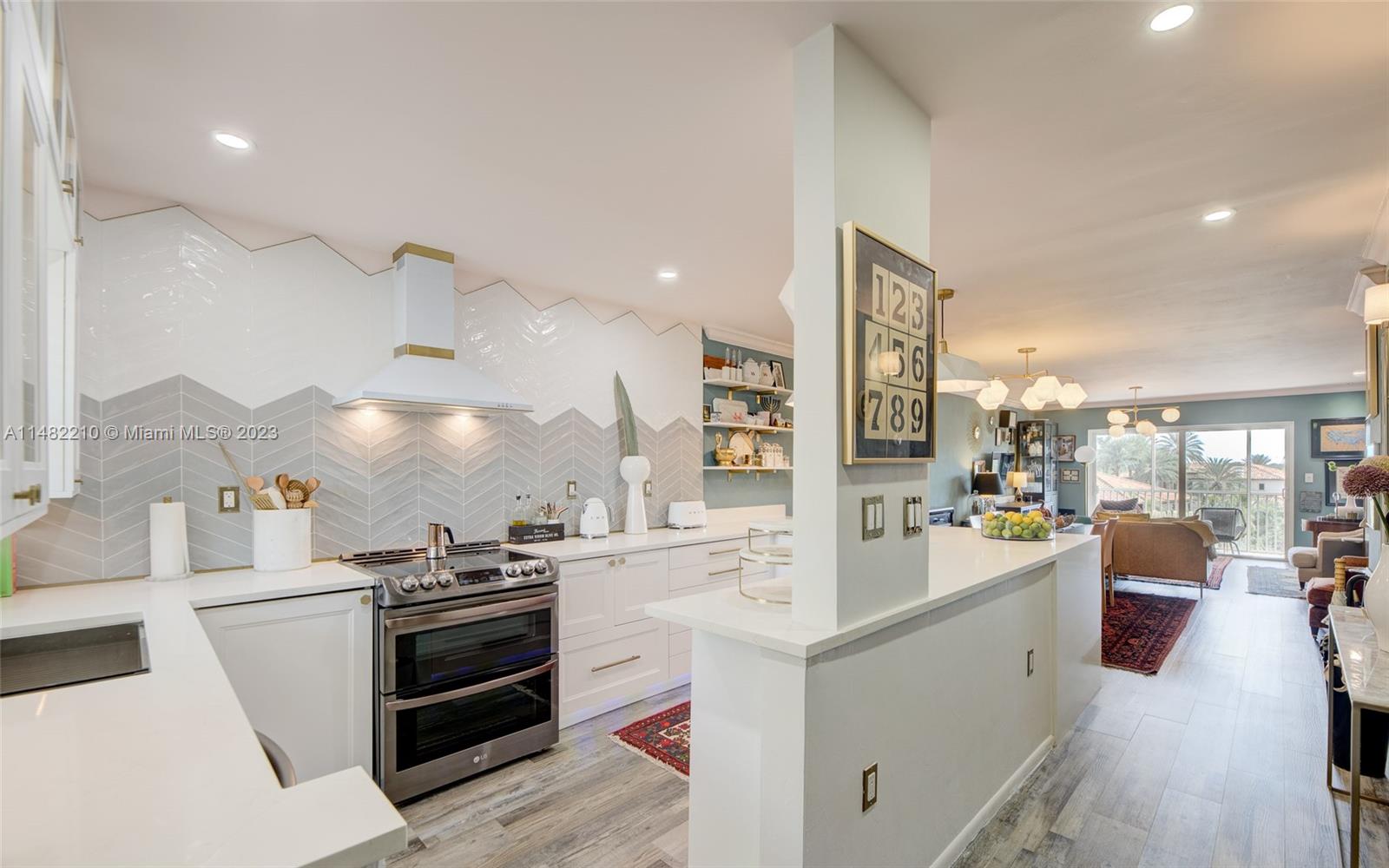 1332 Bayview Dr, Fort Lauderdale, FL, 33304 United States, 2 Bedrooms Bedrooms, ,2 BathroomsBathrooms,Residential,For Sale,Bayview Dr,A11482210