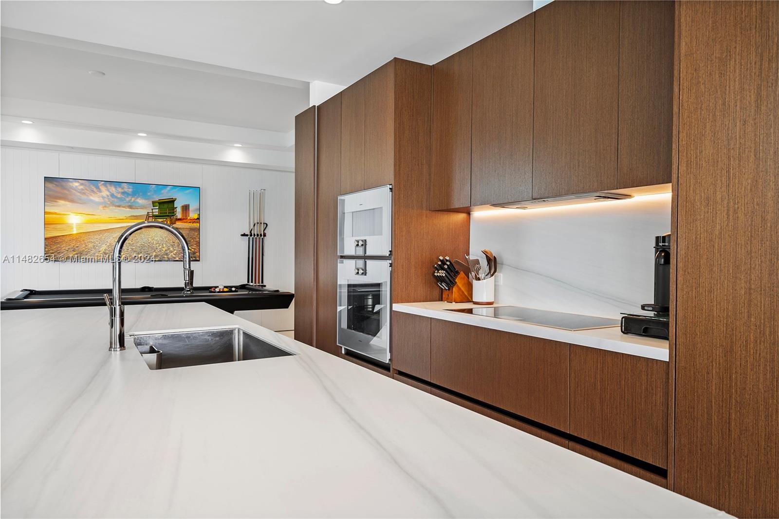 5775 Collins Ave, Miami Beach, FL, 33140 United States, 4 Bedrooms Bedrooms, ,5 BathroomsBathrooms,Residential,For Sale,Collins Ave,A11482654