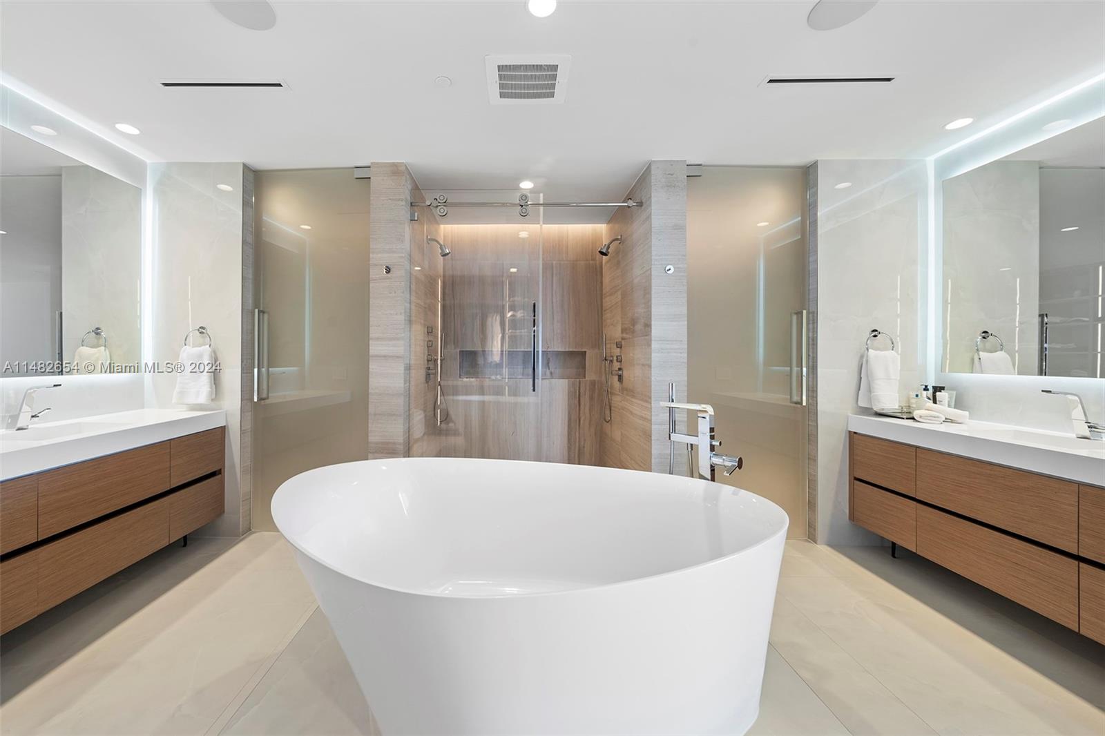 5775 Collins Ave, Miami Beach, FL, 33140 United States, 4 Bedrooms Bedrooms, ,5 BathroomsBathrooms,Residential,For Sale,Collins Ave,A11482654