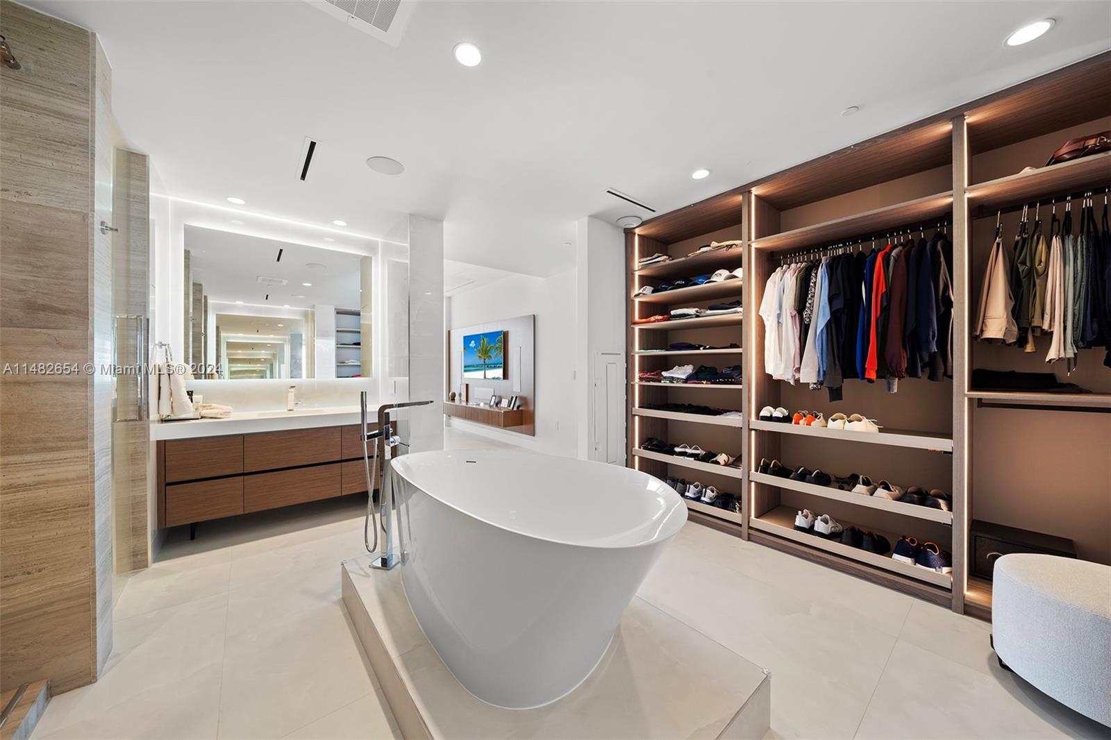 5775 Collins Ave, Miami Beach, FL, 33140 United States, 4 Bedrooms Bedrooms, ,5 BathroomsBathrooms,Residential,For Sale,Collins Ave,A11482654